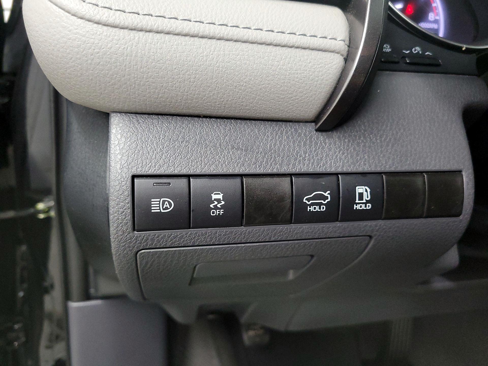 Thumbnail: 2021 Toyota Camry - 13