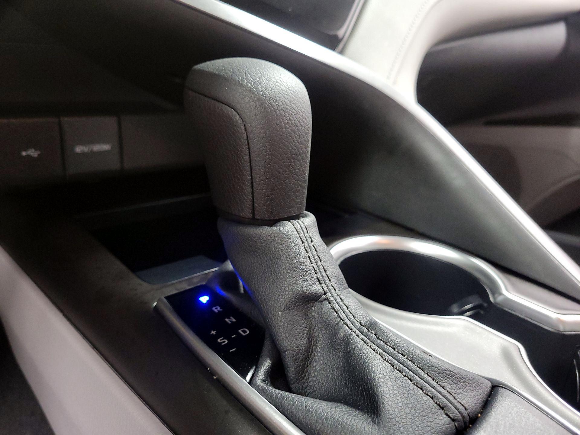 Thumbnail: 2021 Toyota Camry - 16