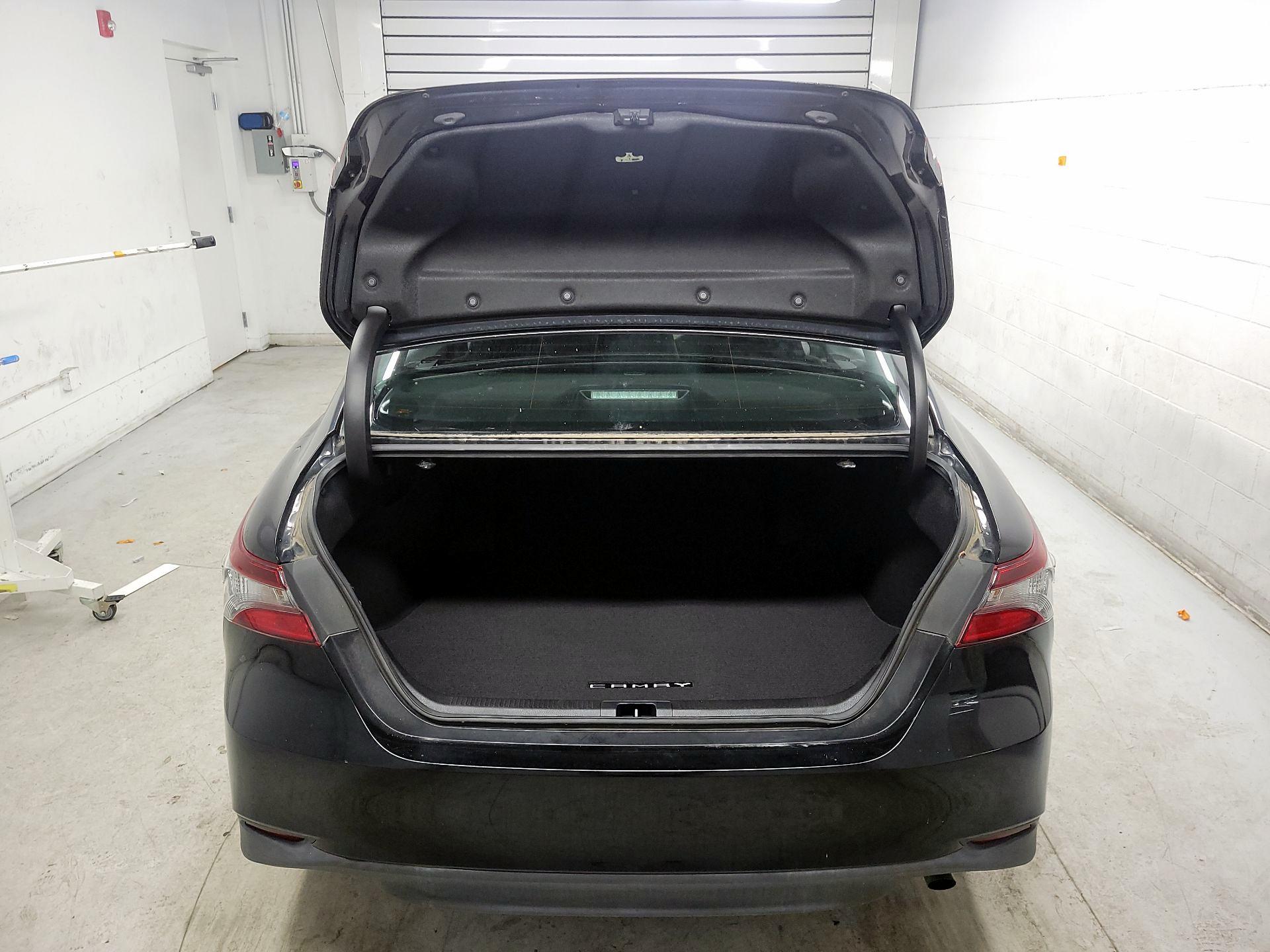 Thumbnail: 2021 Toyota Camry - 18