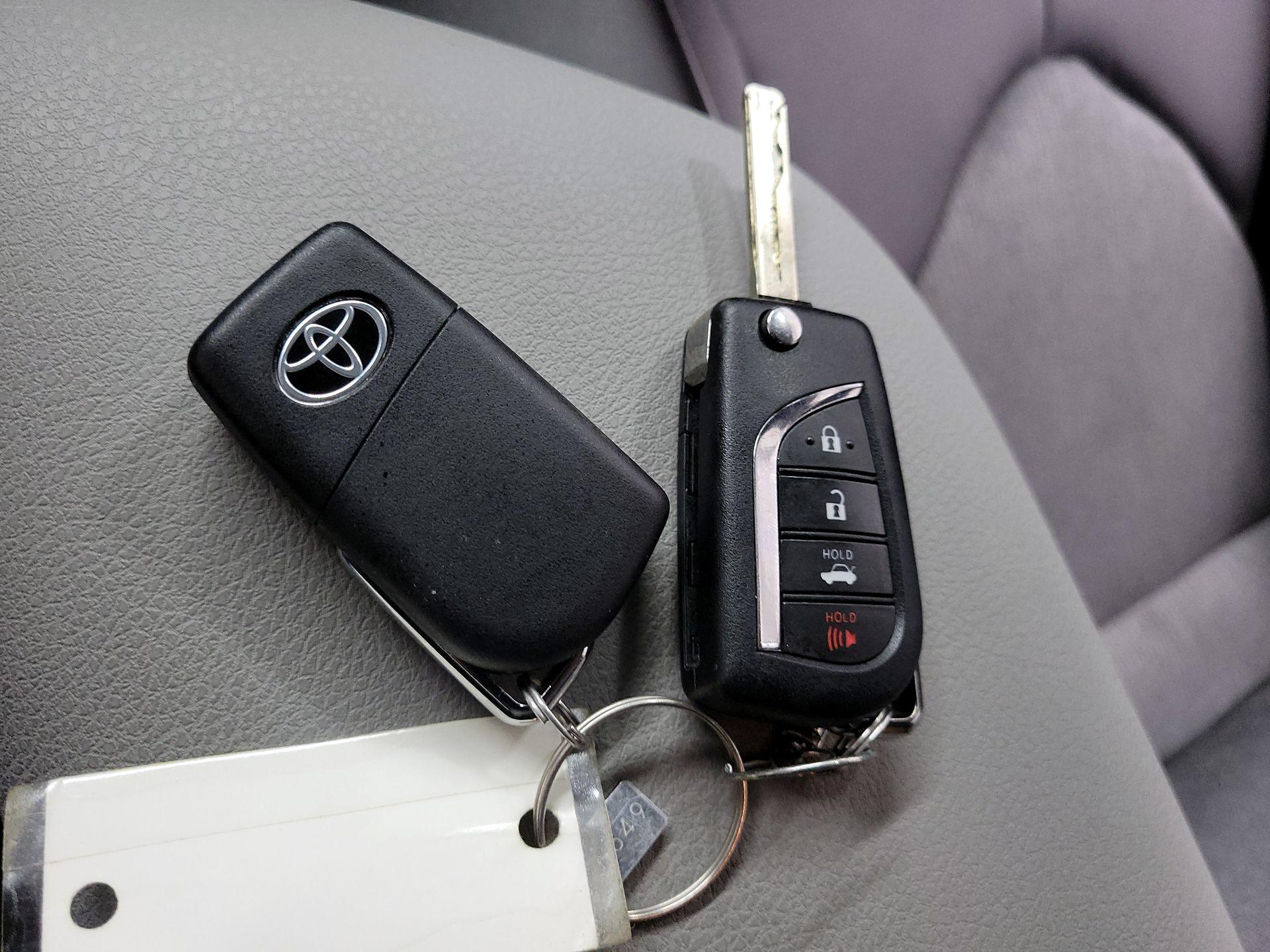 Thumbnail: 2021 Toyota Camry - 20