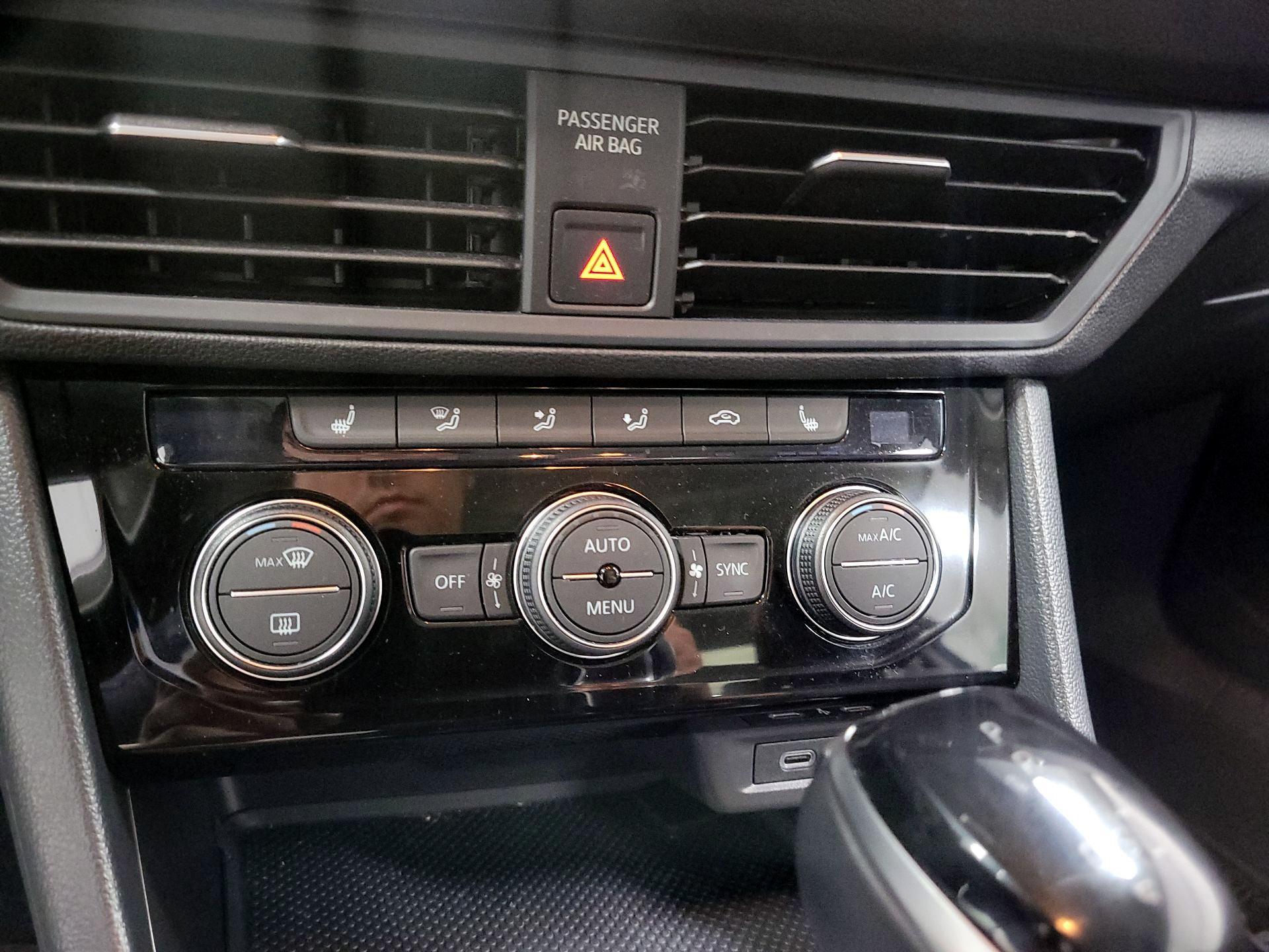 Thumbnail: 2022 Volkswagen Jetta - 15