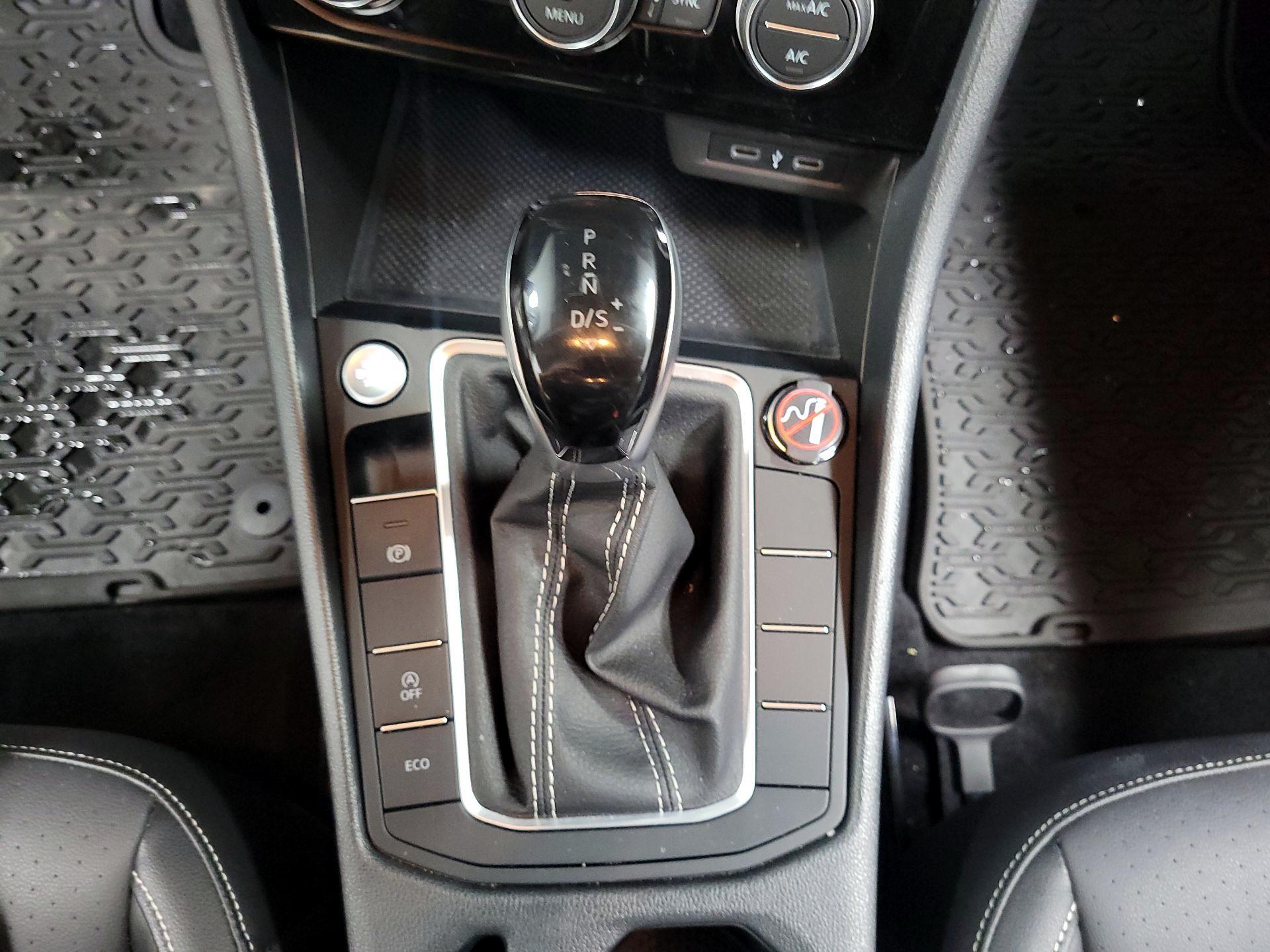 Thumbnail: 2022 Volkswagen Jetta - 16