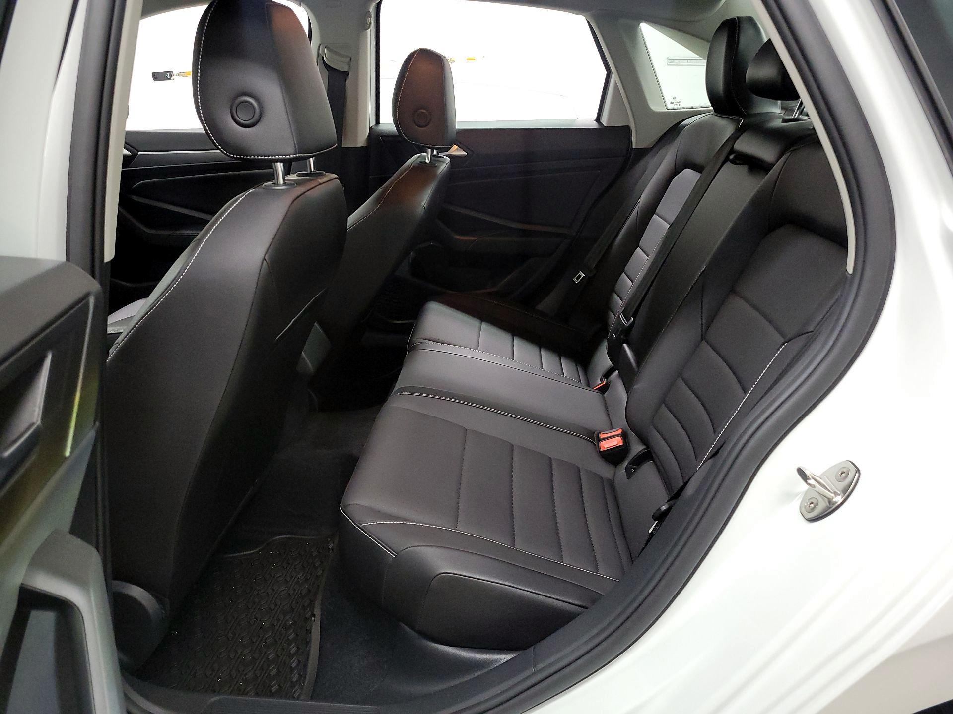 Thumbnail: 2022 Volkswagen Jetta - 17