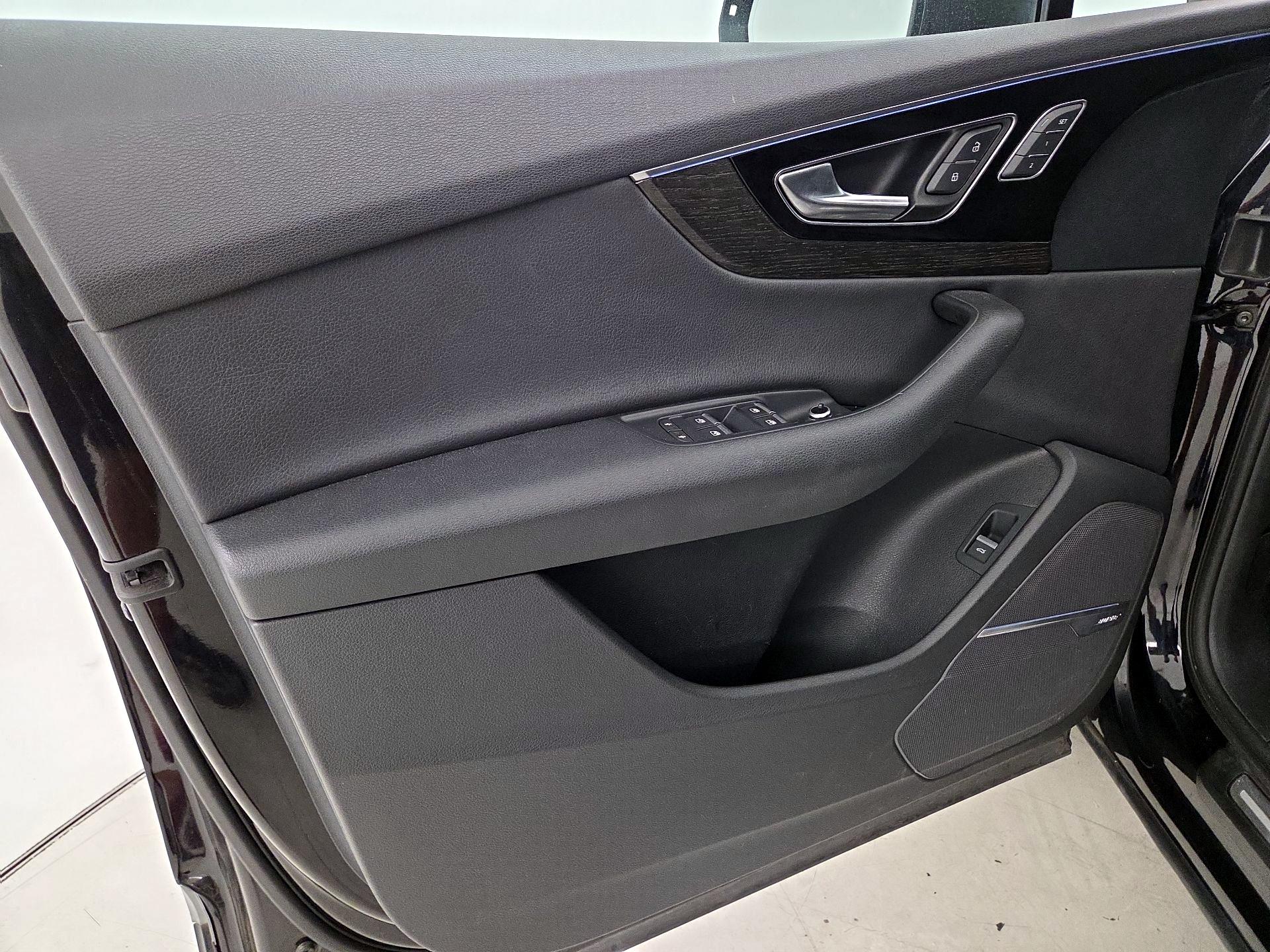 Thumbnail: 2019 Audi Q7 - 12