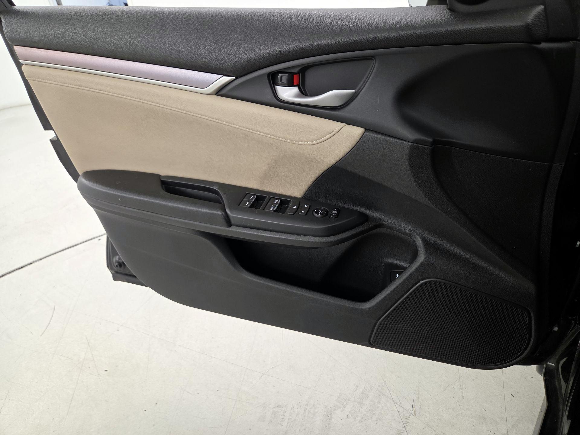 Thumbnail: 2016 Honda Civic - 12