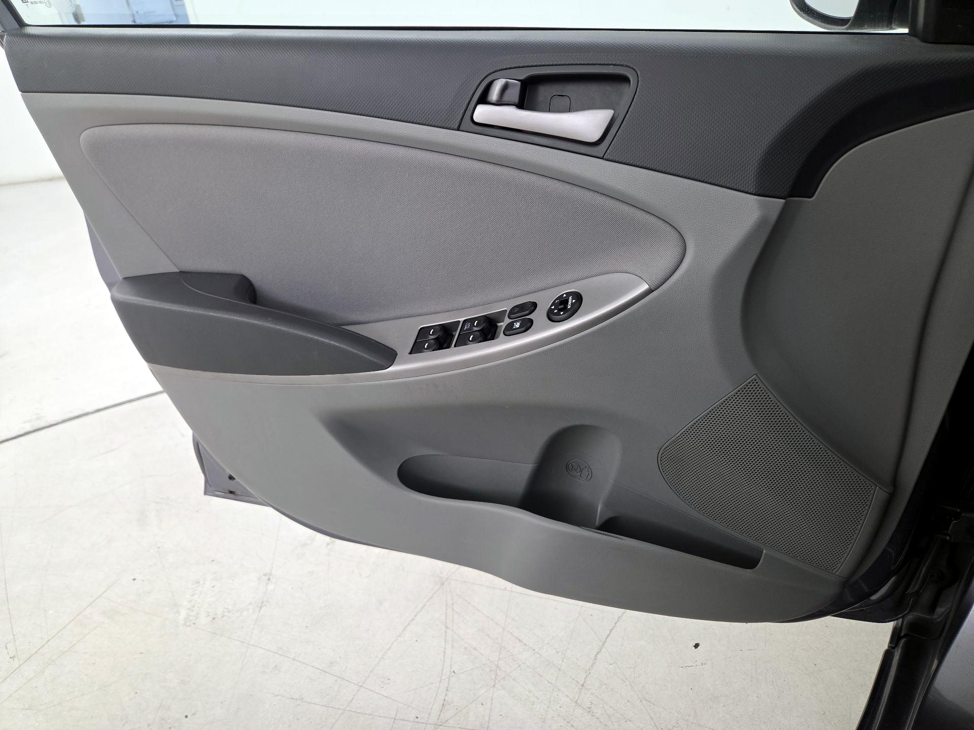 Thumbnail: 2015 Hyundai Accent - 12