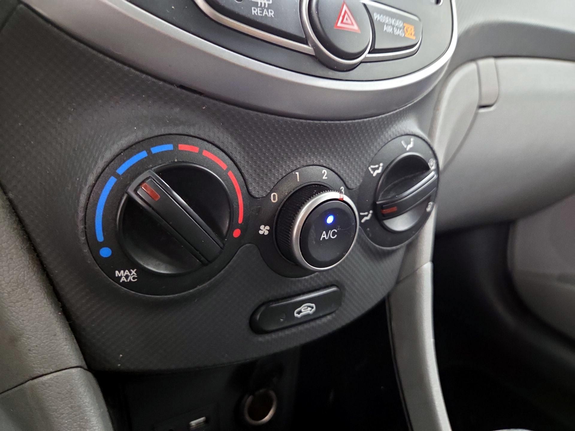 Thumbnail: 2015 Hyundai Accent - 15