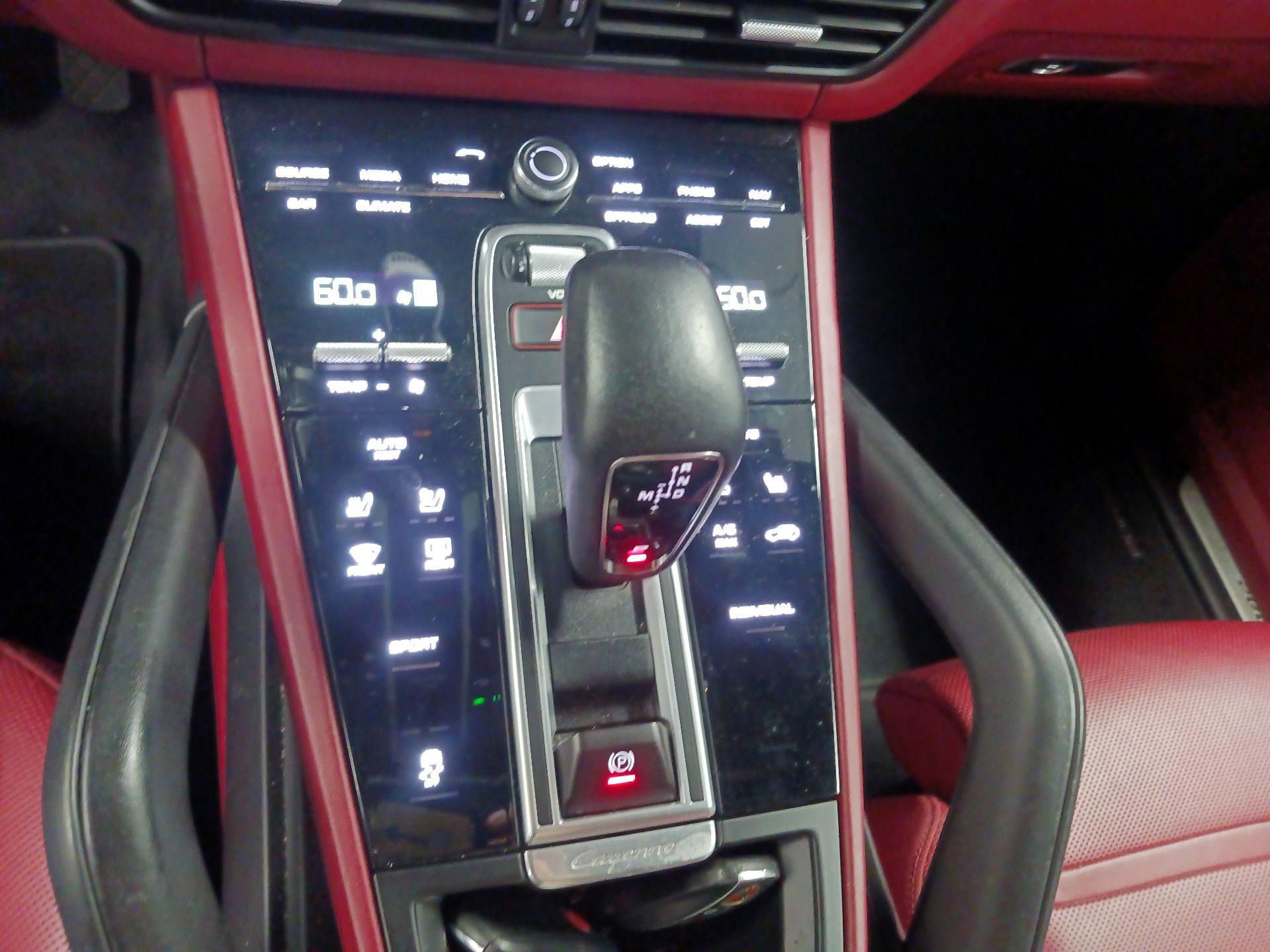 Thumbnail: 2022 Porsche Cayenne - 18