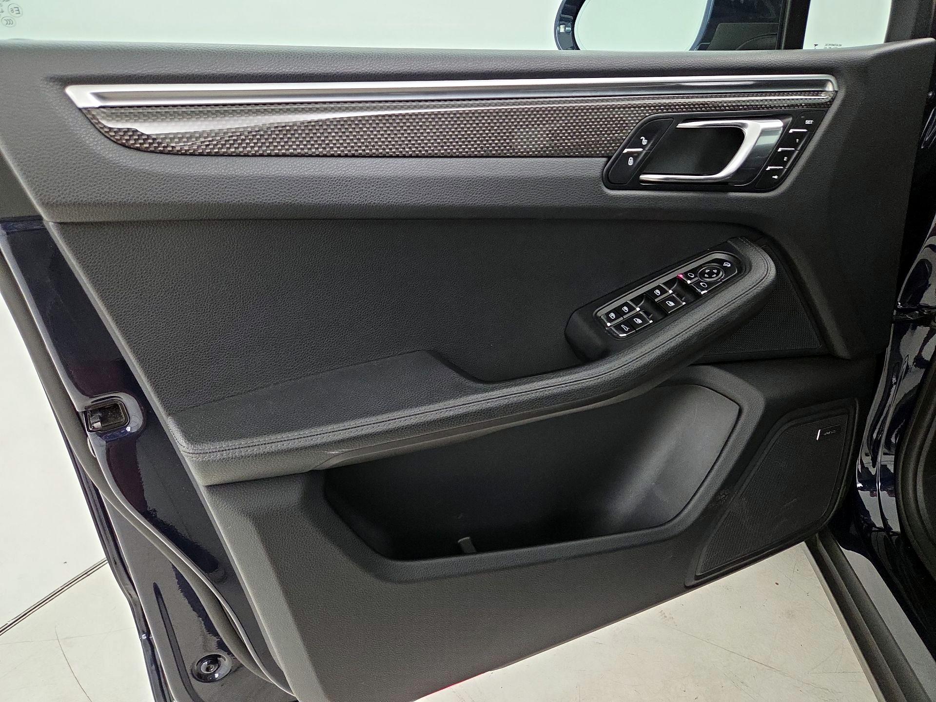 Thumbnail: 2018 Porsche Macan - 12