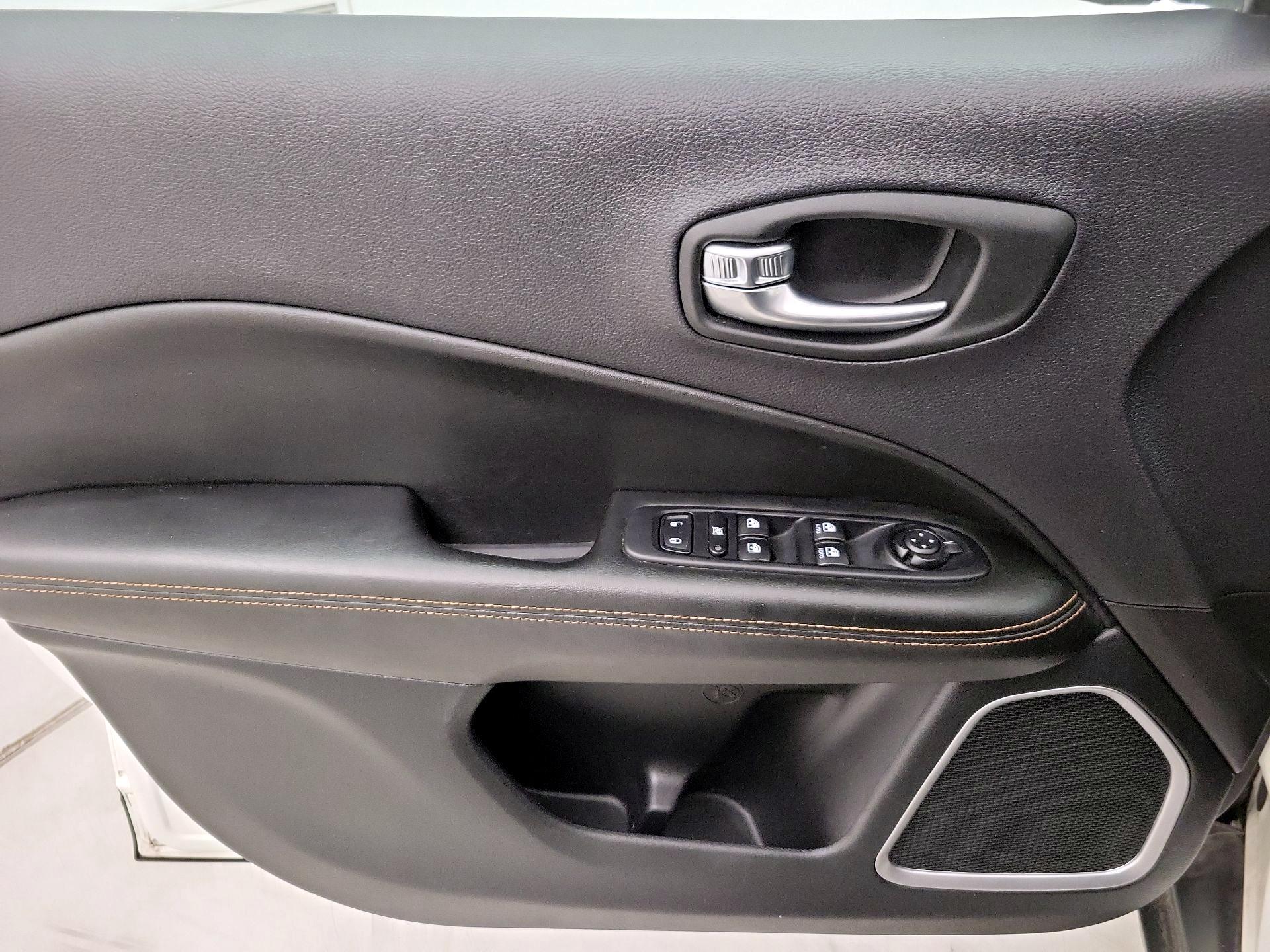 Thumbnail: 2018 Jeep Compass - 12