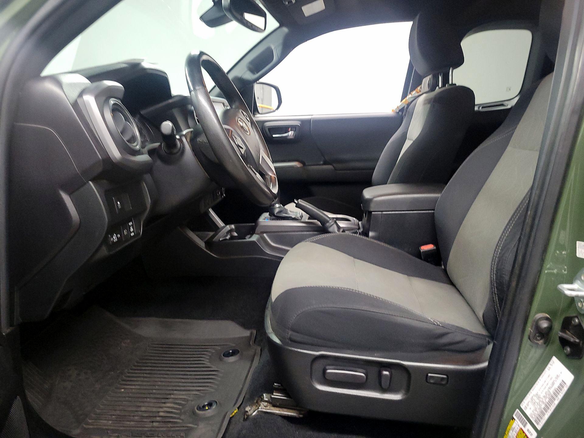 Thumbnail: 2022 Toyota Tacoma - 11