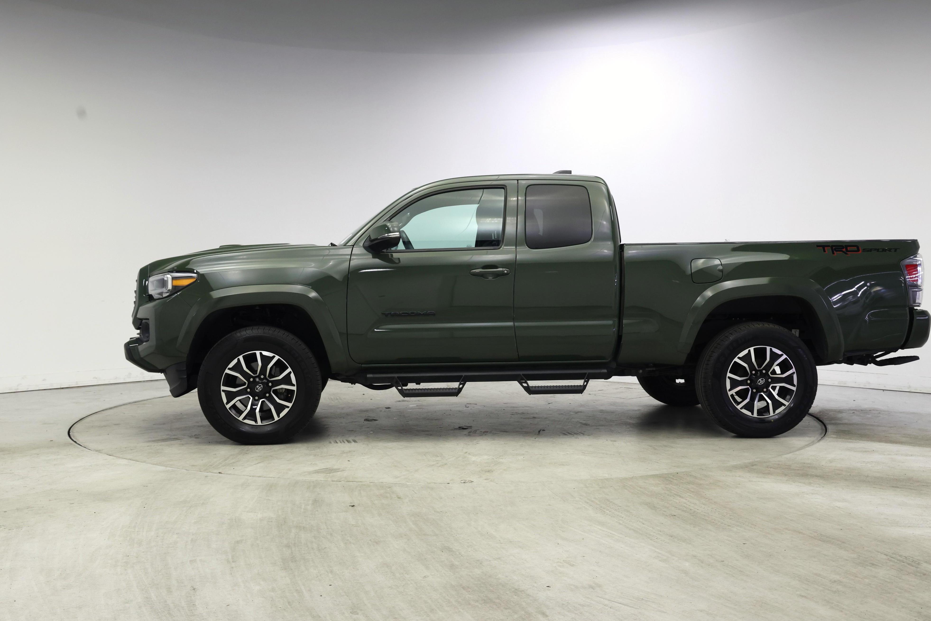 Thumbnail: 2022 Toyota Tacoma - 3