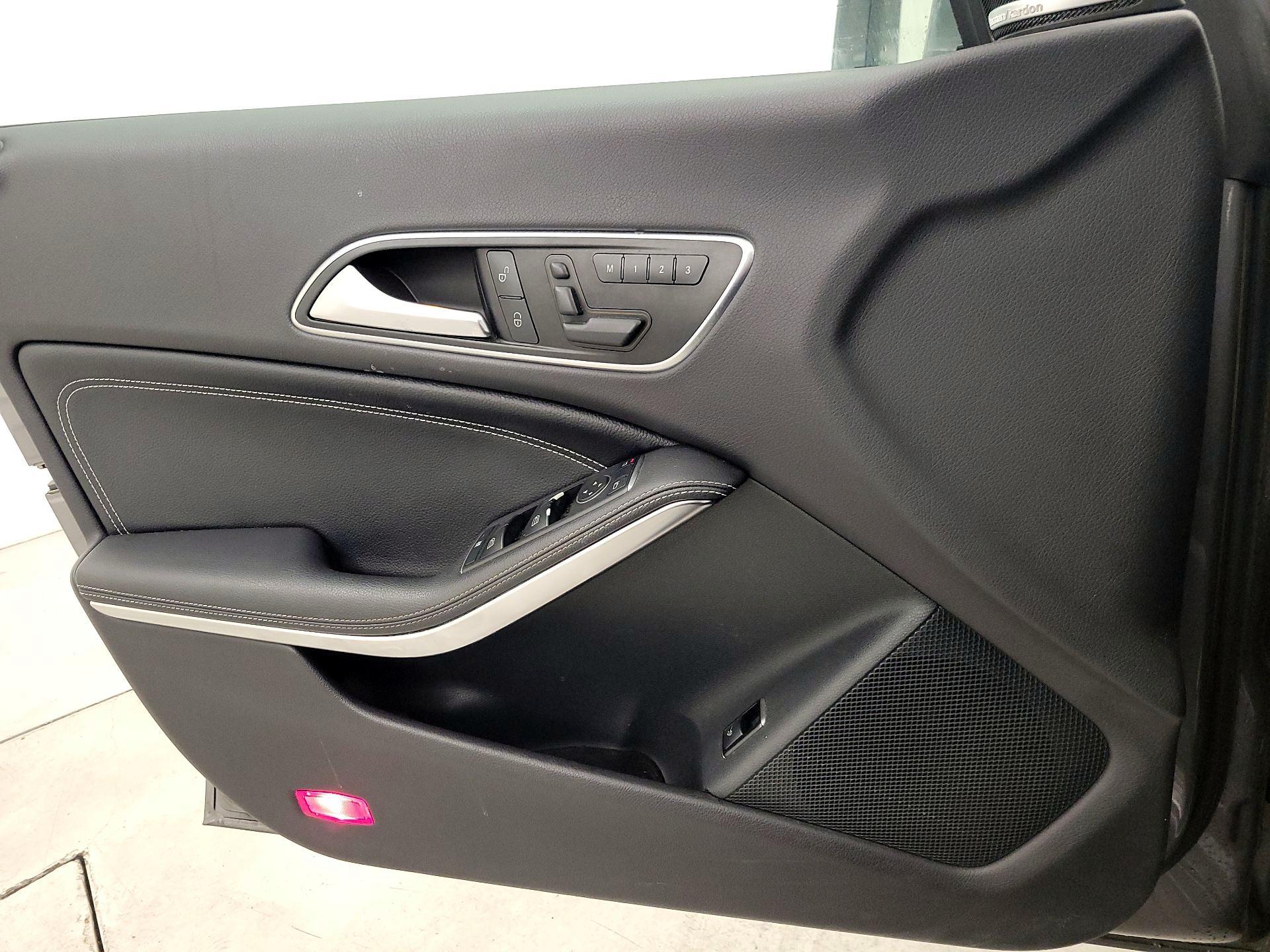 Thumbnail: 2015 Mercedes-Benz CLA - 12