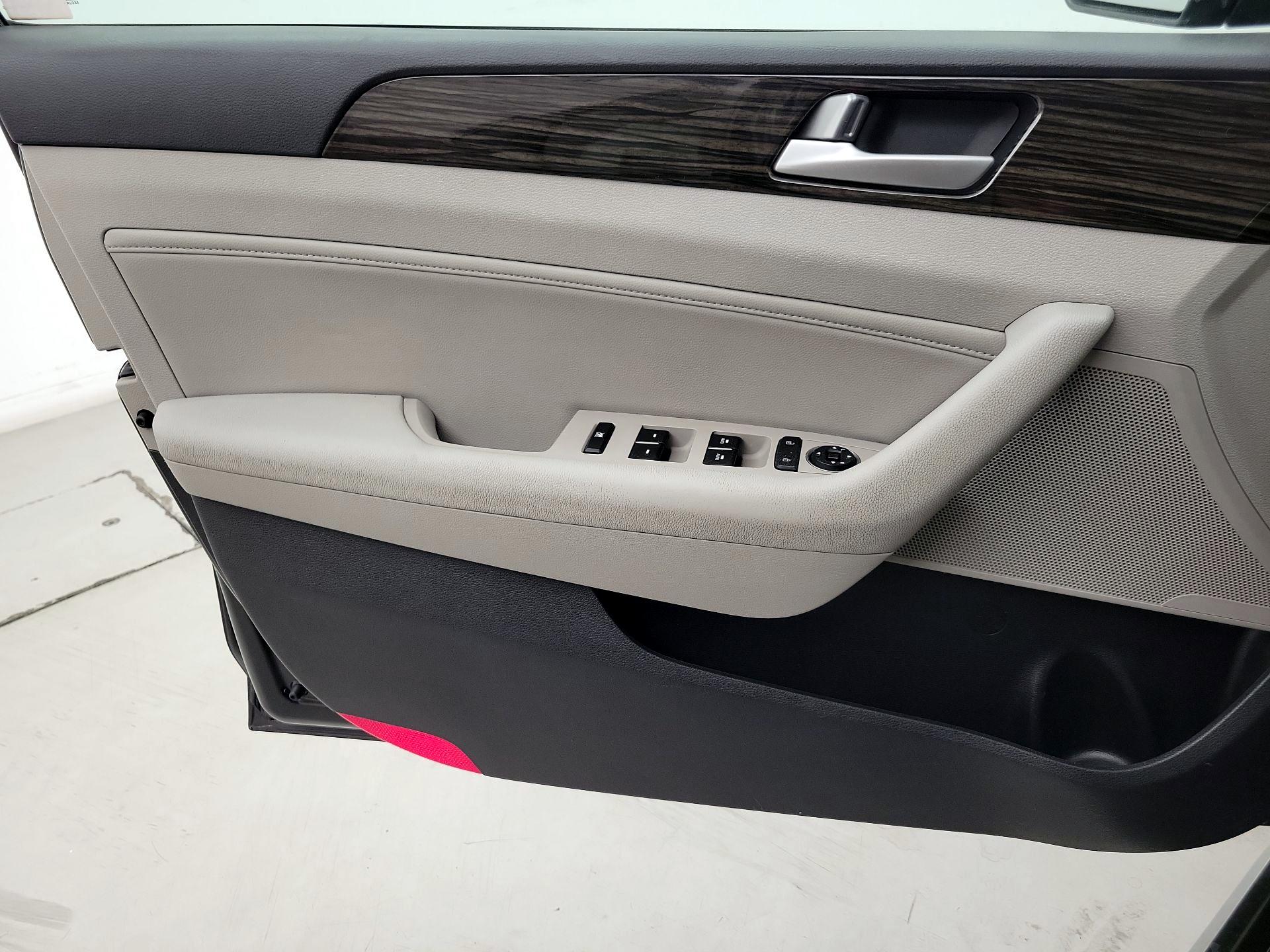 Thumbnail: 2017 Hyundai Sonata - 12