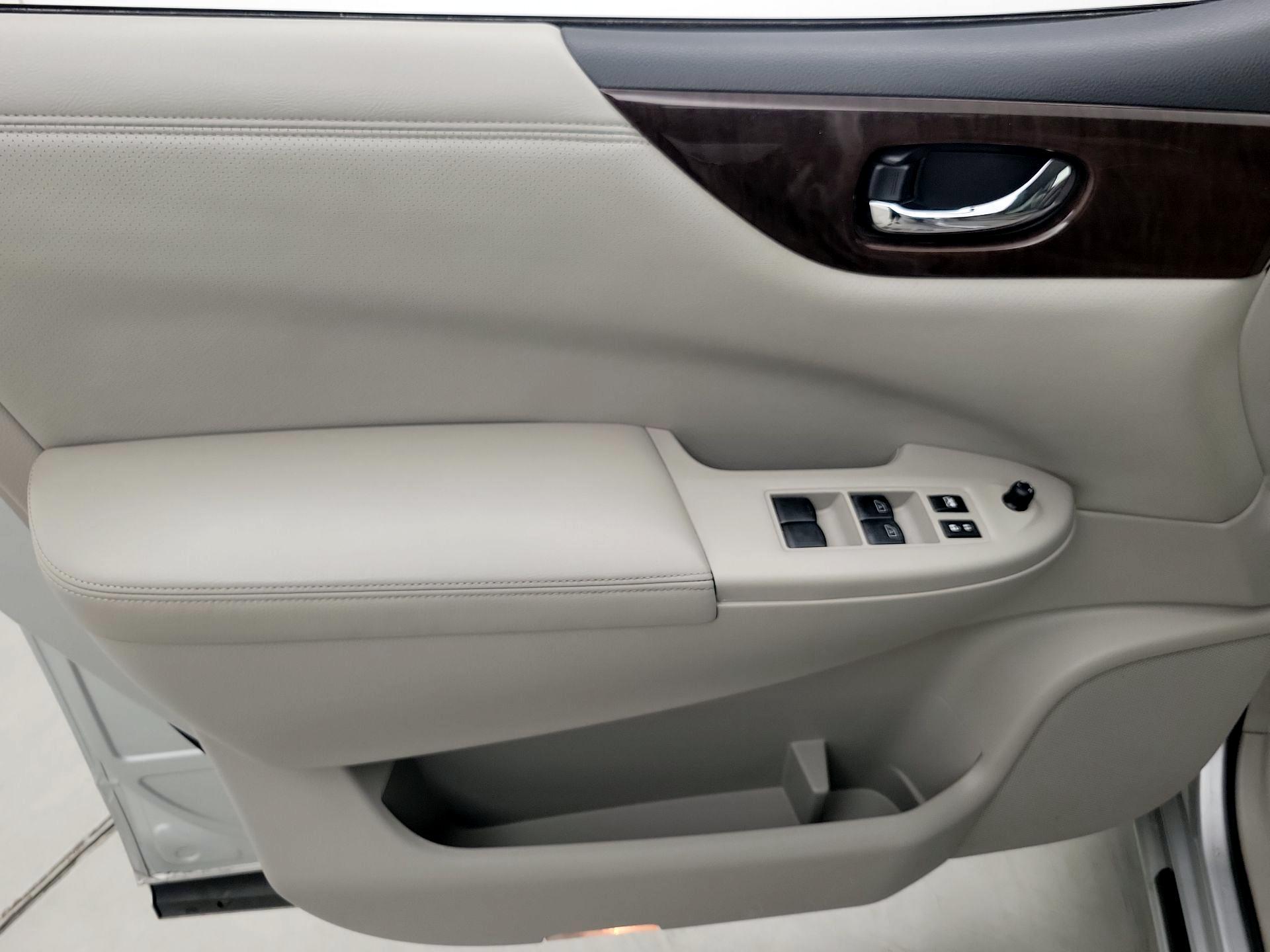 Thumbnail: 2015 Nissan Quest - 12