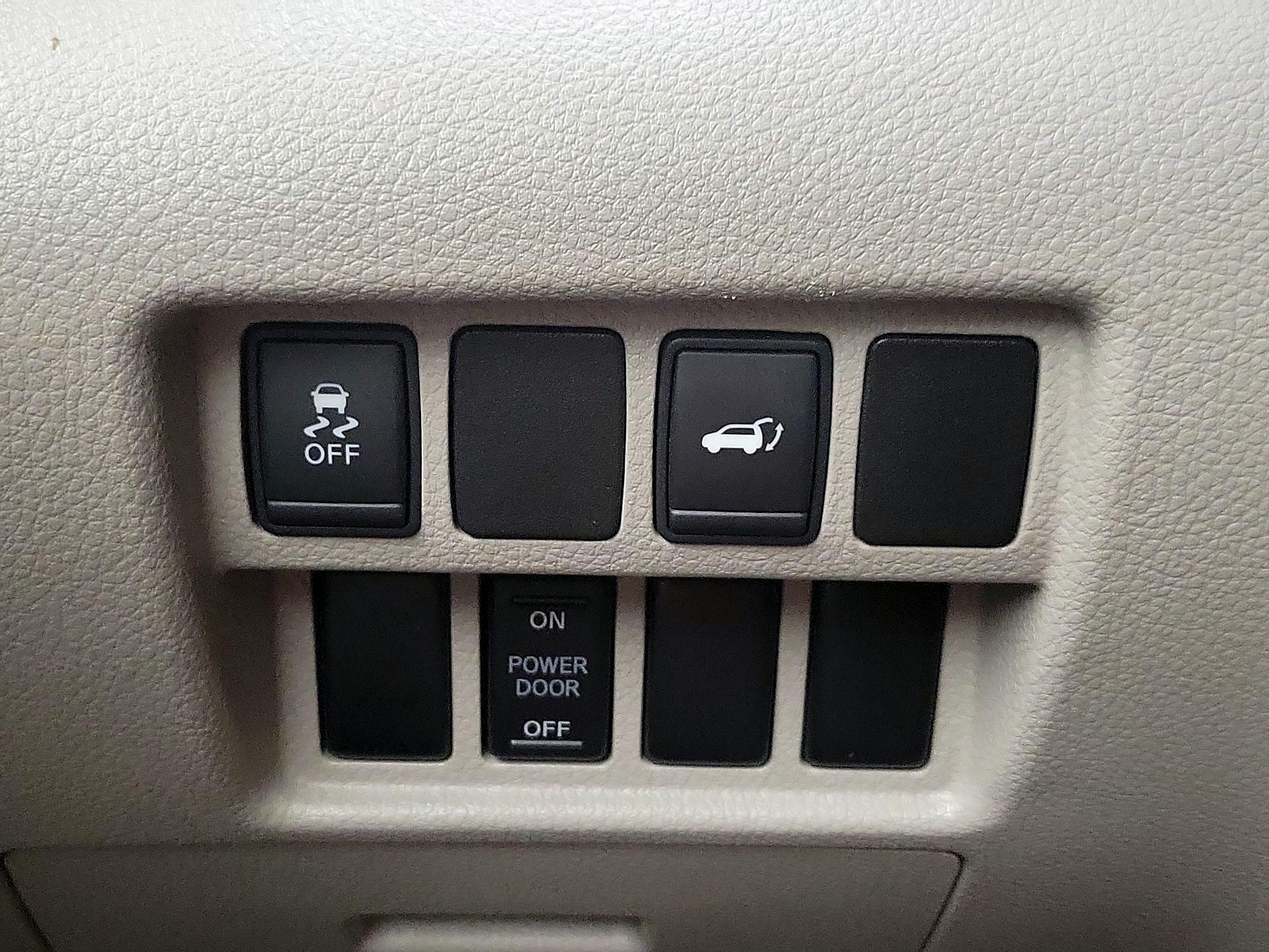 Thumbnail: 2015 Nissan Quest - 13