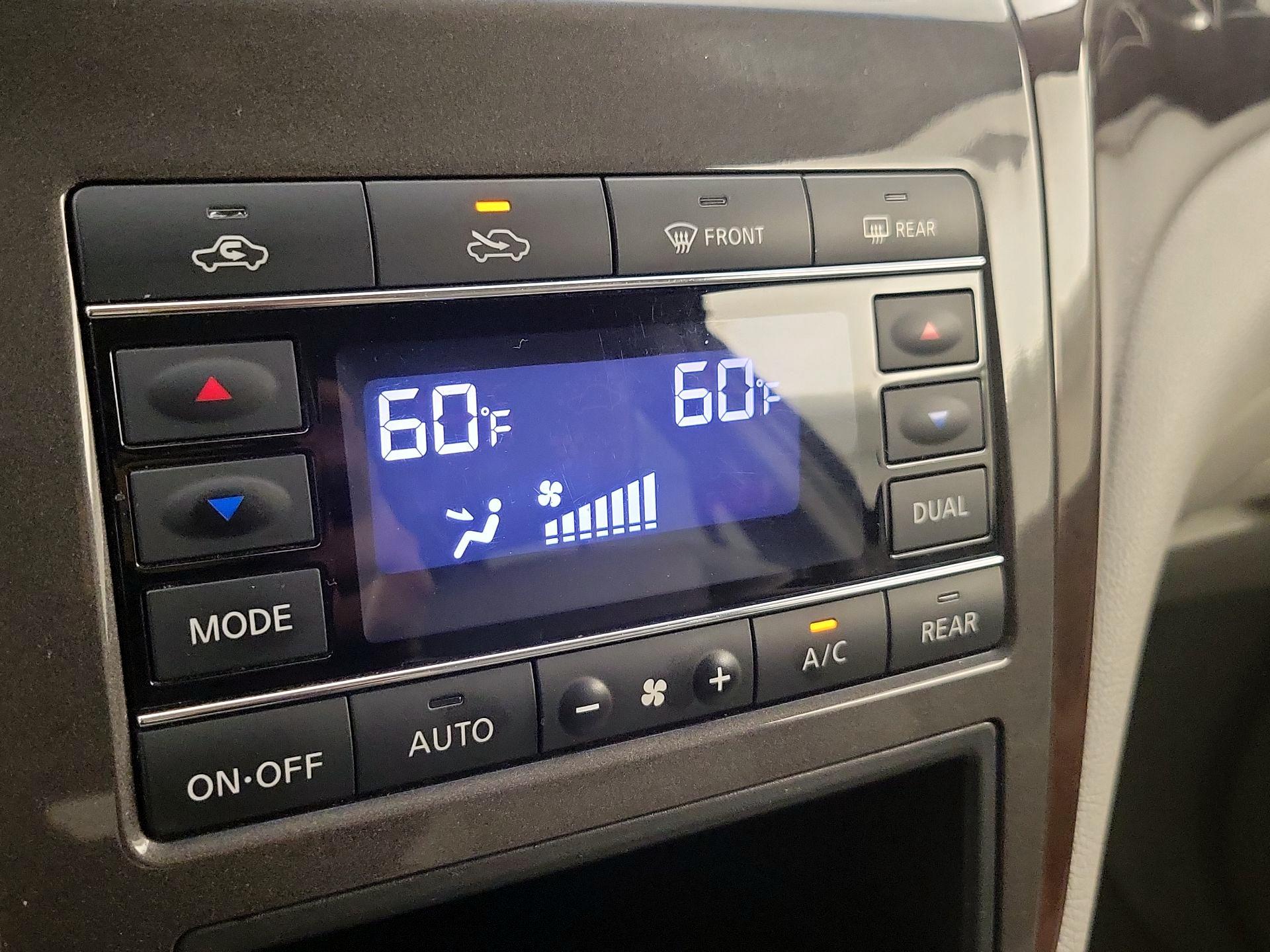 Thumbnail: 2015 Nissan Quest - 16