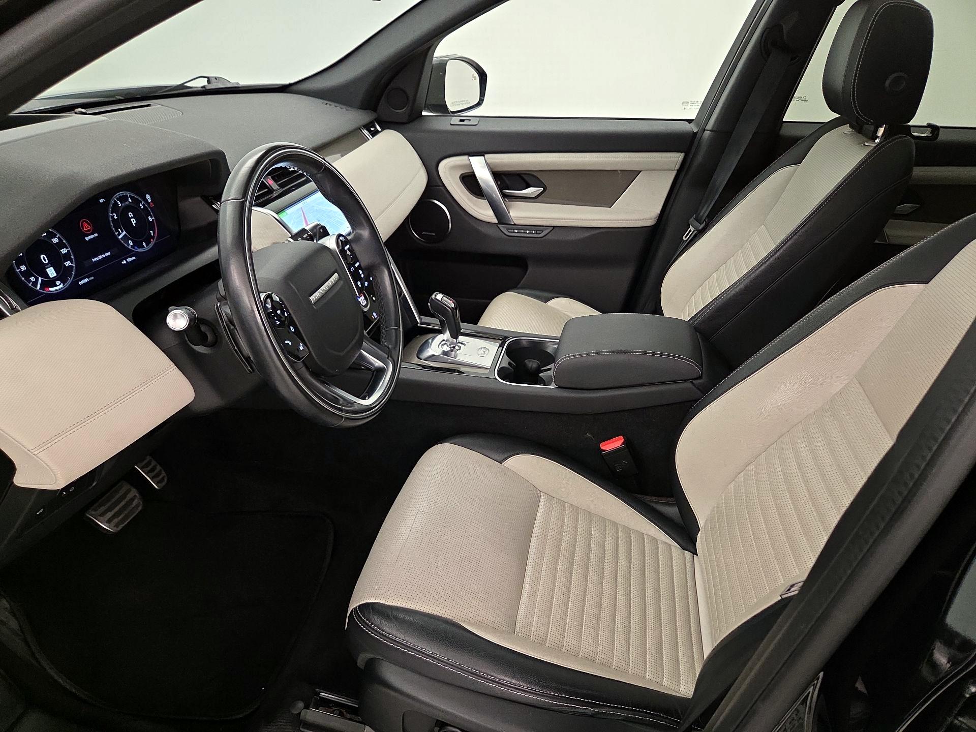 Thumbnail: 2020 Land Rover Discovery Sport - 11