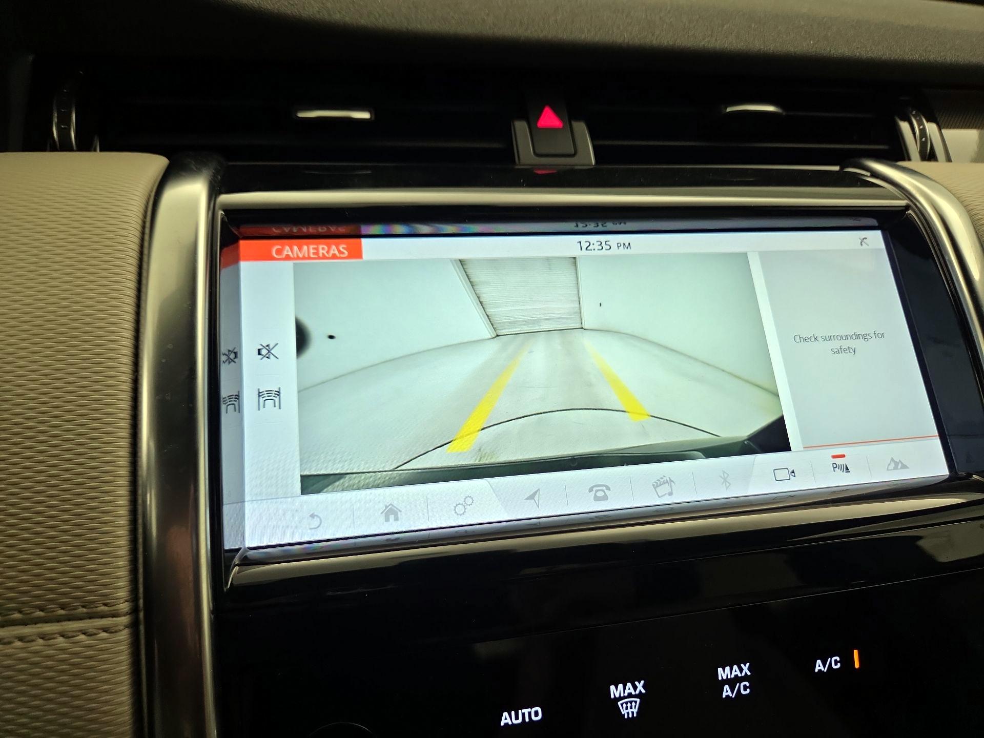 Thumbnail: 2020 Land Rover Discovery Sport - 15