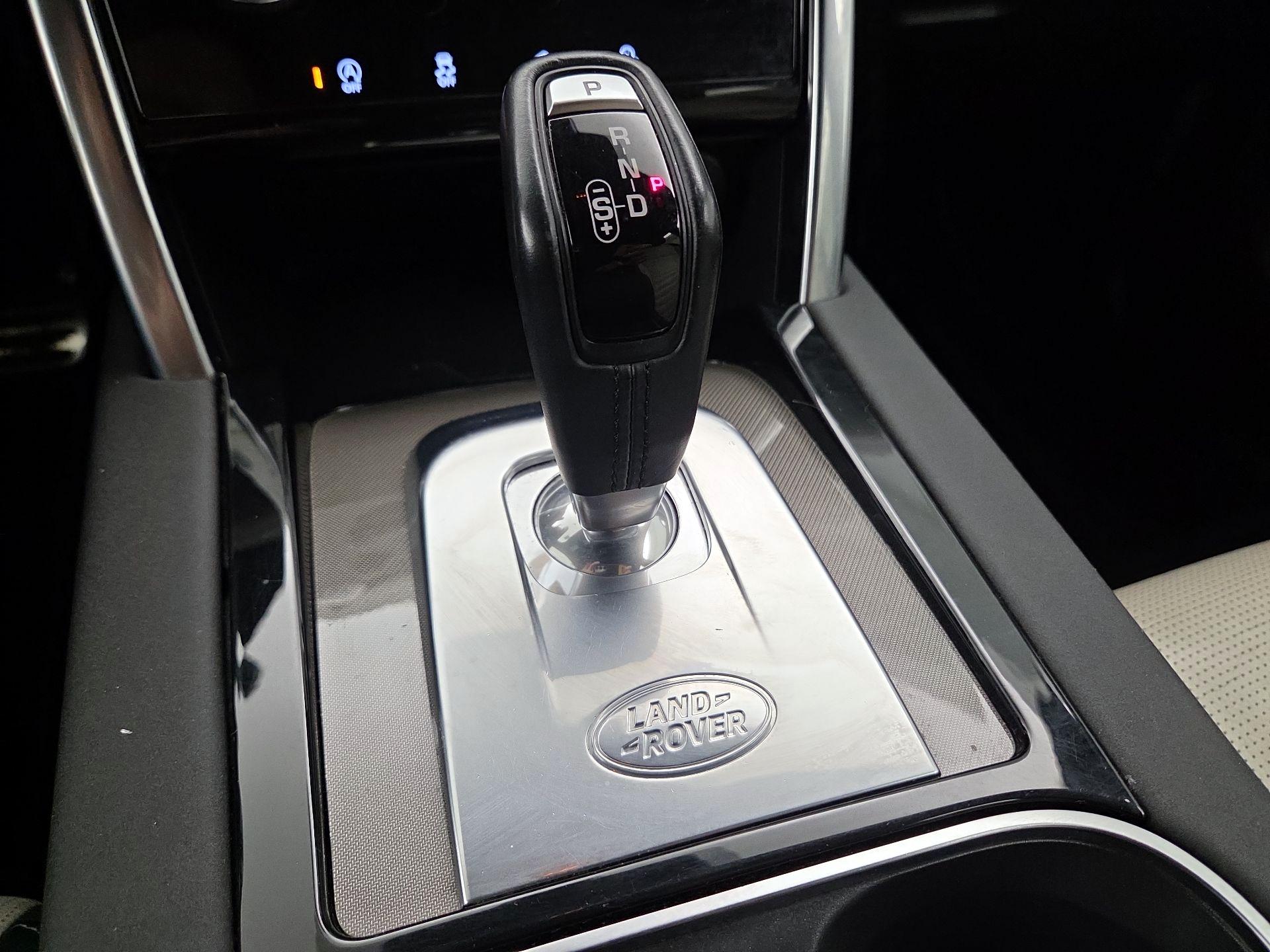 Thumbnail: 2020 Land Rover Discovery Sport - 18
