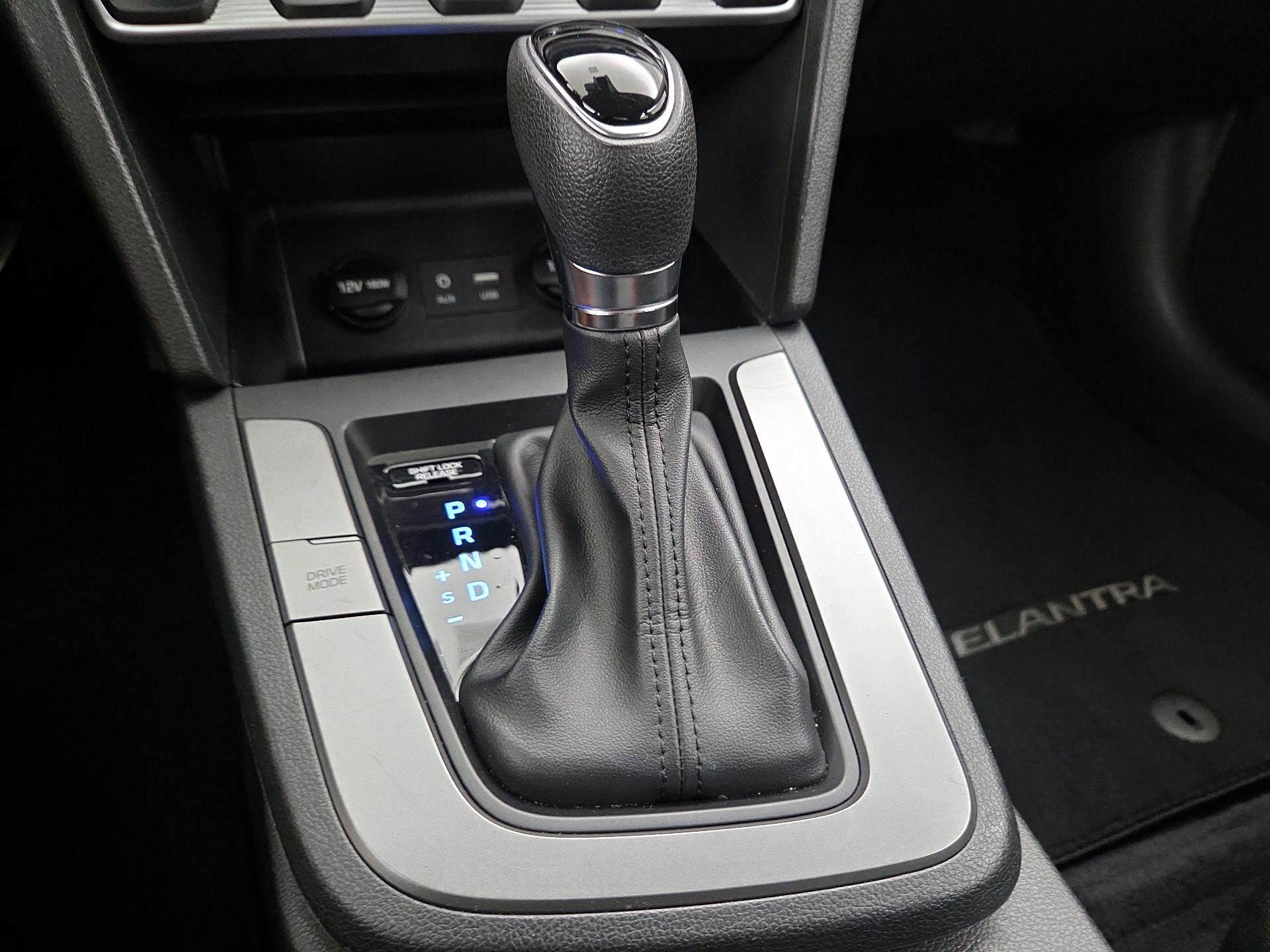 Thumbnail: 2020 Hyundai Elantra - 17