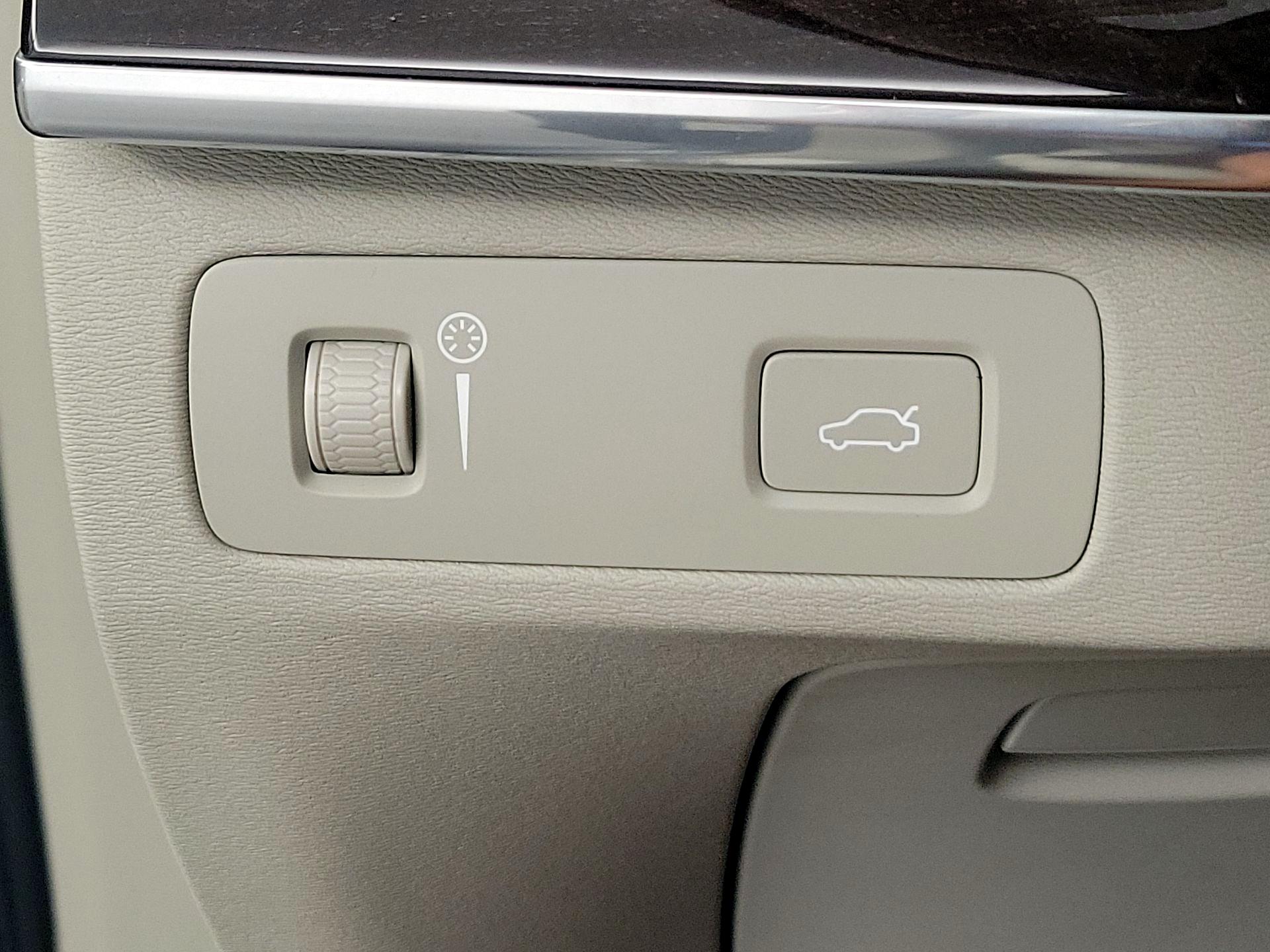 Thumbnail: 2019 Volvo XC90 - 13