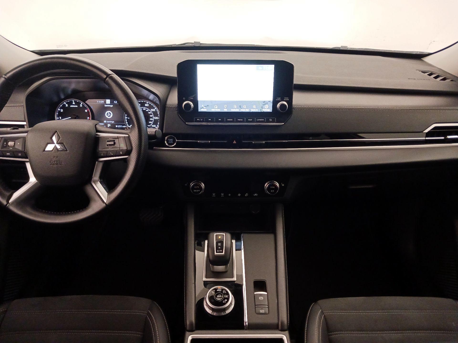 Thumbnail: 2024 Mitsubishi Outlander - 9