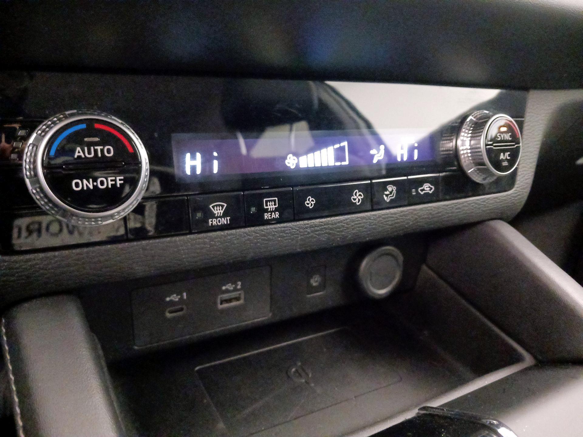 Thumbnail: 2024 Mitsubishi Outlander - 17