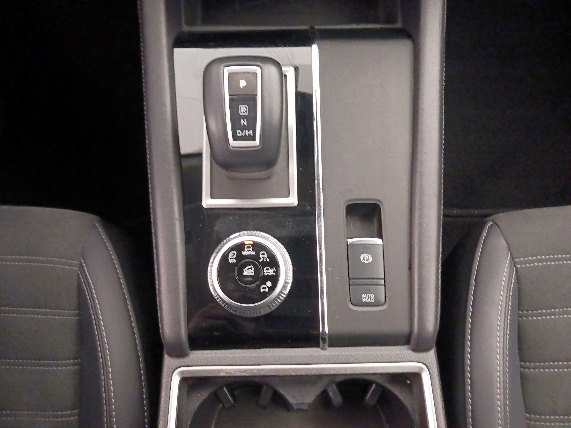 Thumbnail: 2024 Mitsubishi Outlander - 18