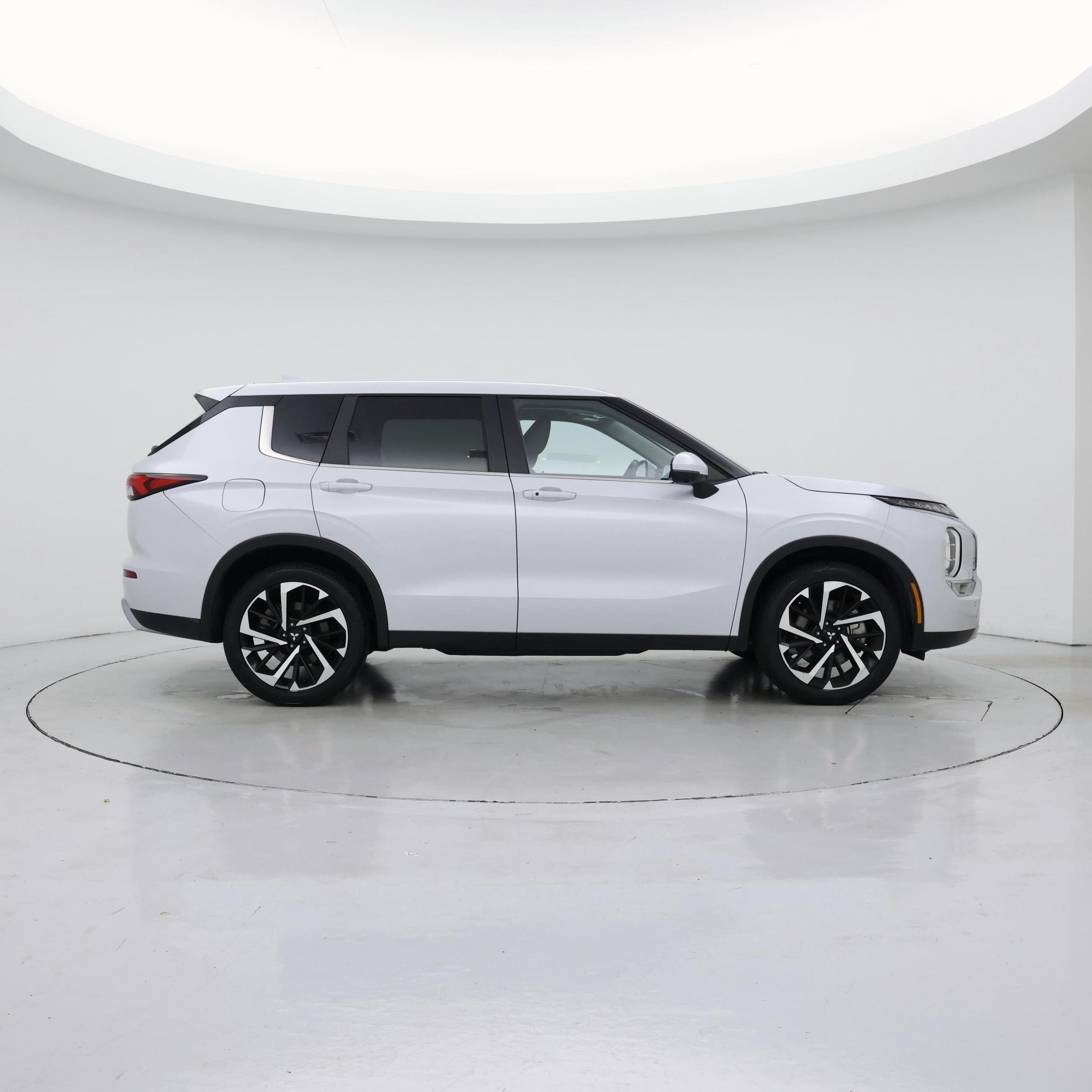 Thumbnail: 2024 Mitsubishi Outlander - 7