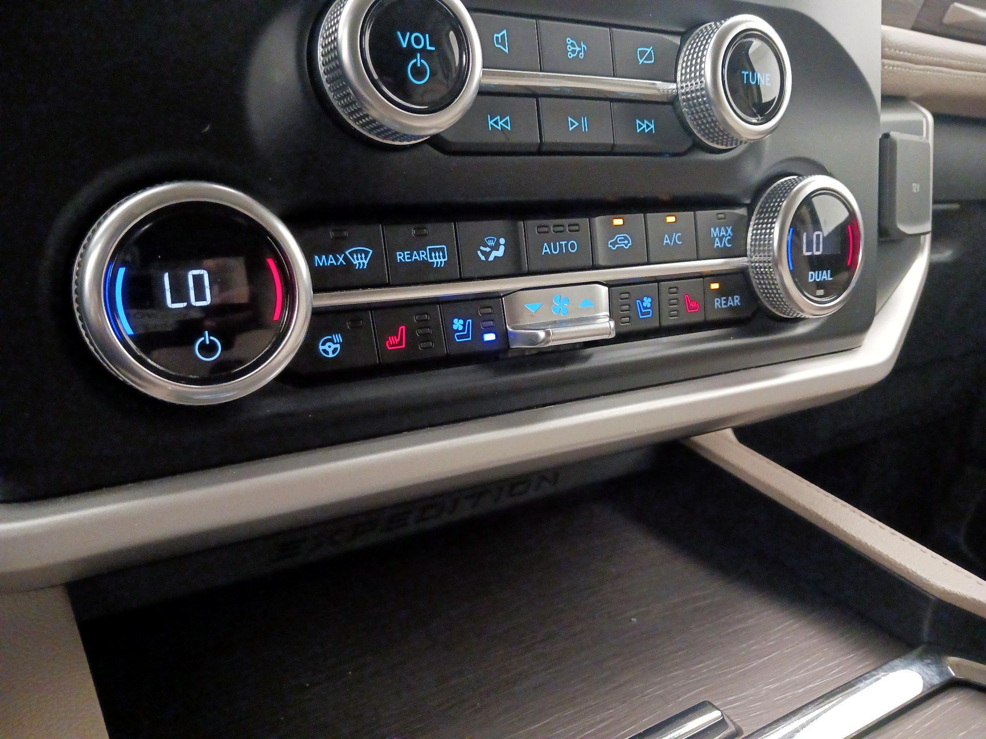 Thumbnail: 2024 Ford Expedition MAX - 17