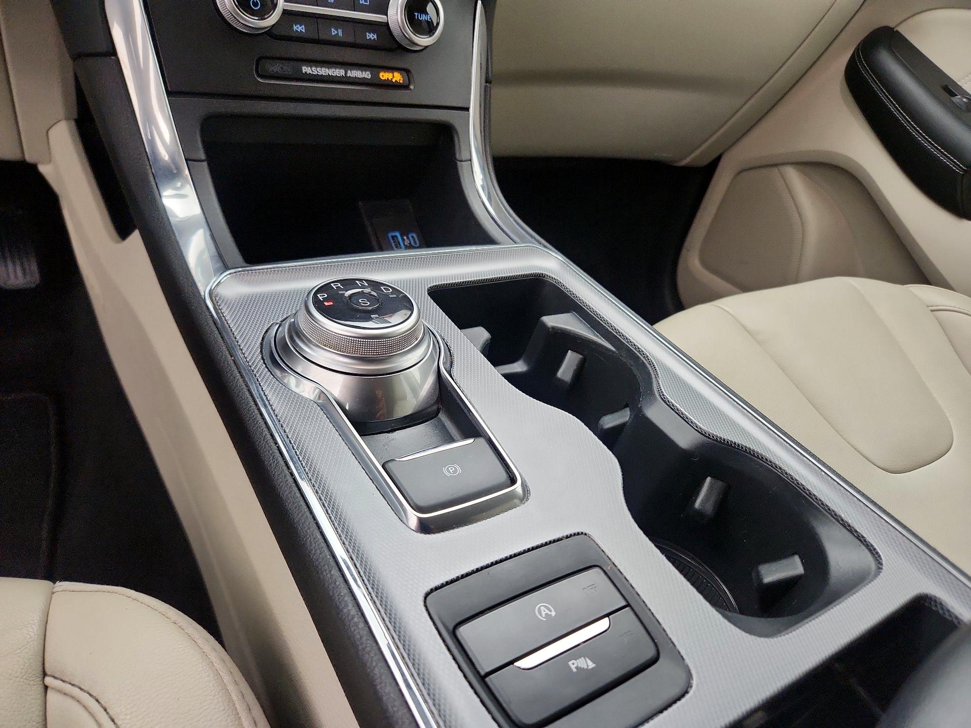 Thumbnail: 2021 Ford Edge - 17