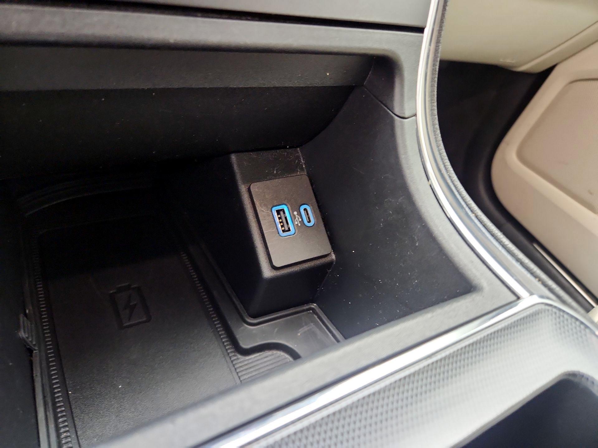 Thumbnail: 2021 Ford Edge - 18