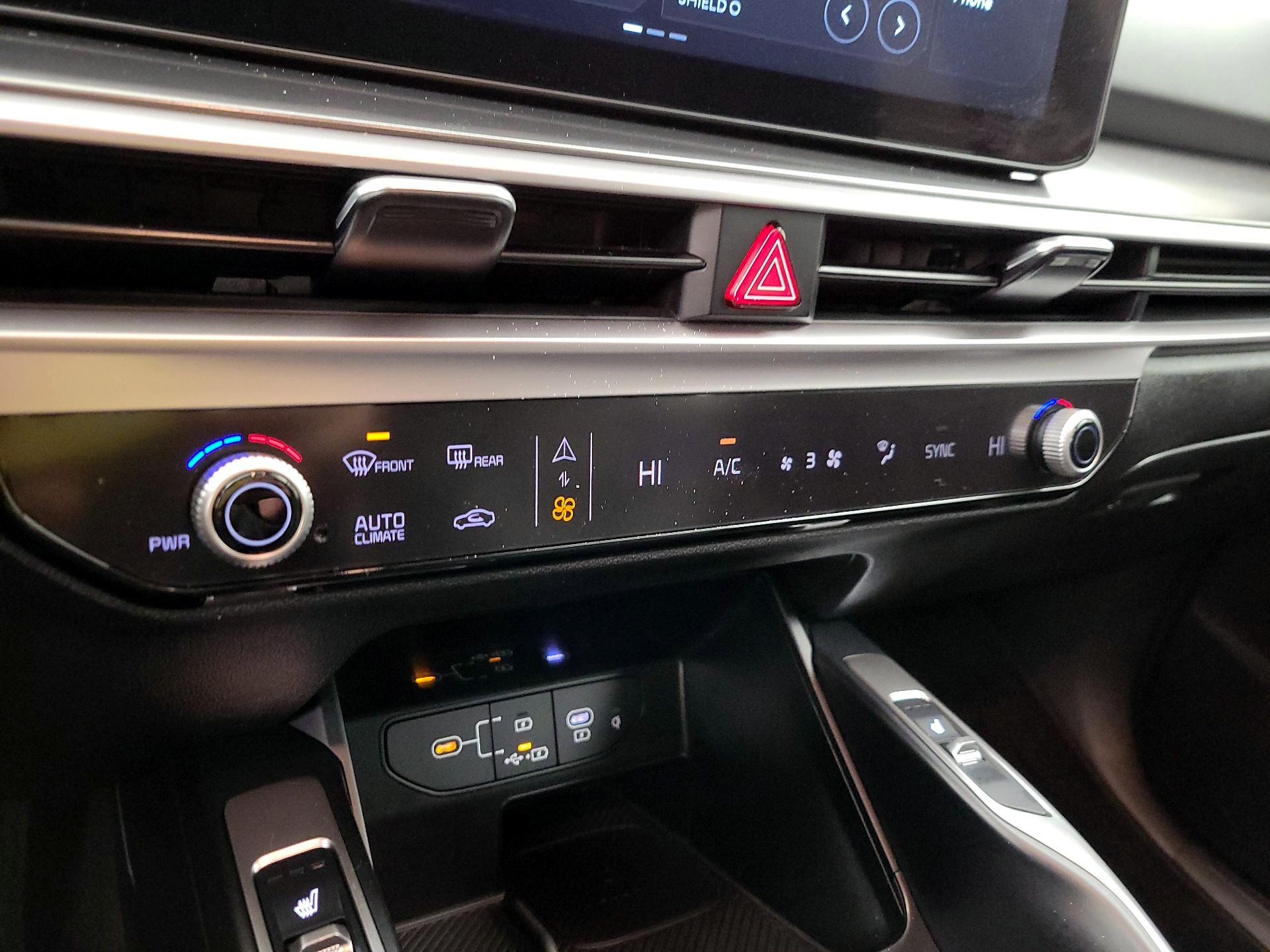 Thumbnail: 2024 Kia Sorento - 17