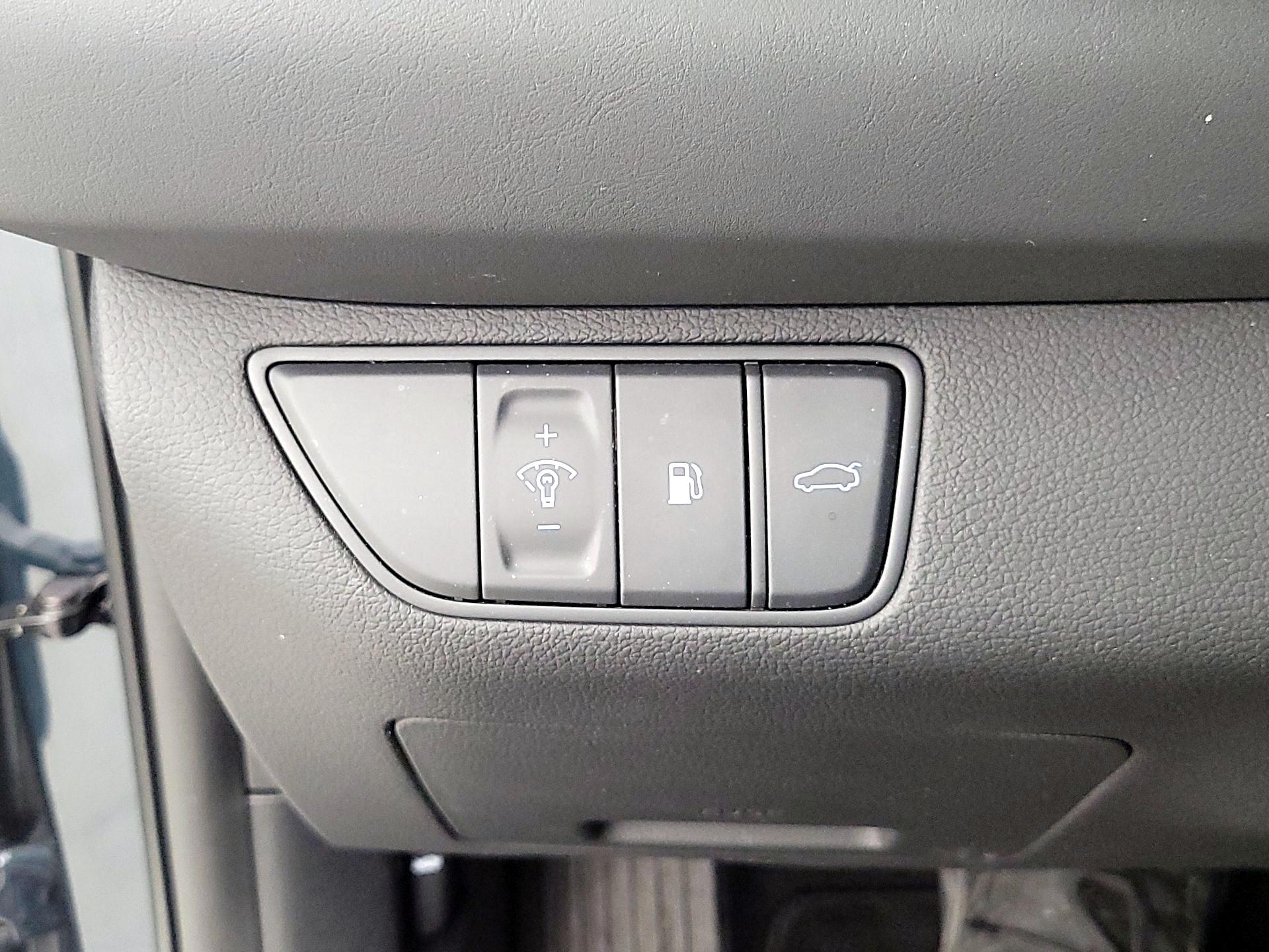 Thumbnail: 2025 Genesis G70 - 13