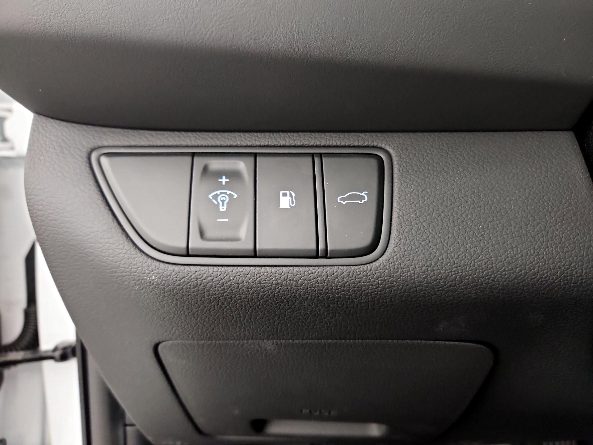 Thumbnail: 2025 Genesis G70 - 13