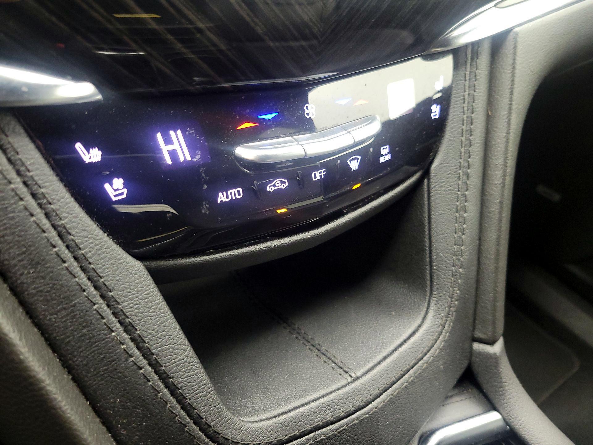 Thumbnail: 2023 Cadillac XT6 - 11