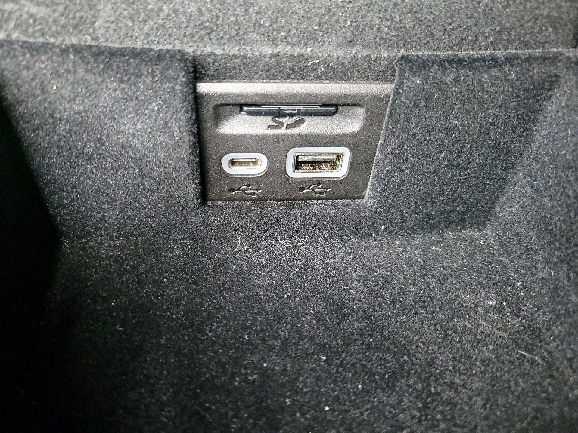 Thumbnail: 2023 Cadillac XT6 - 13