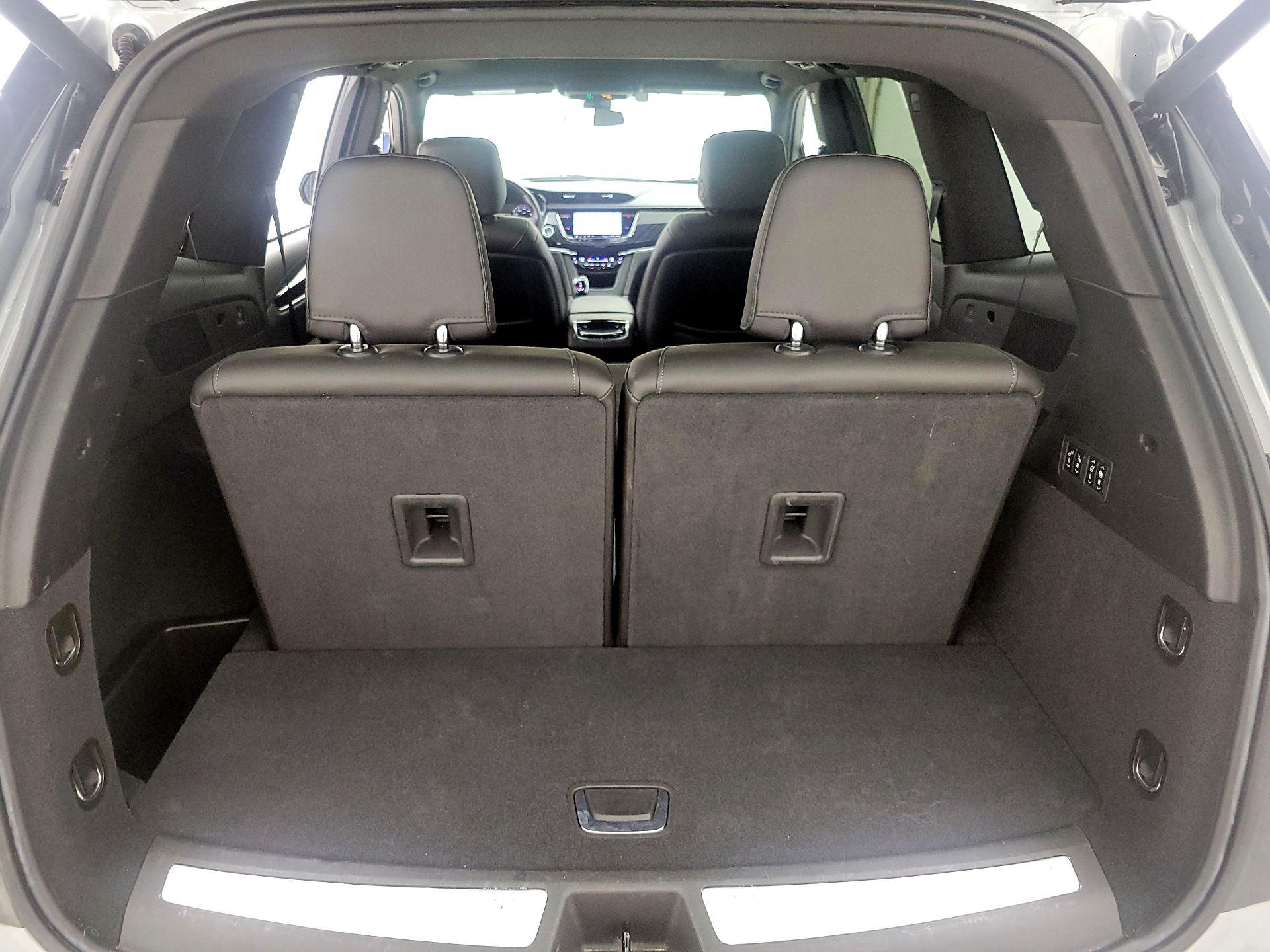 Thumbnail: 2023 Cadillac XT6 - 17