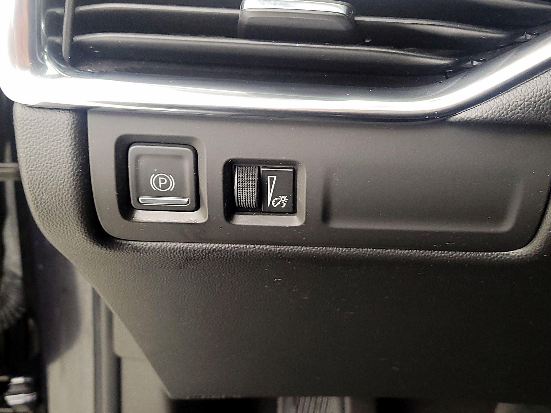 Thumbnail: 2023 Cadillac XT4 - 13