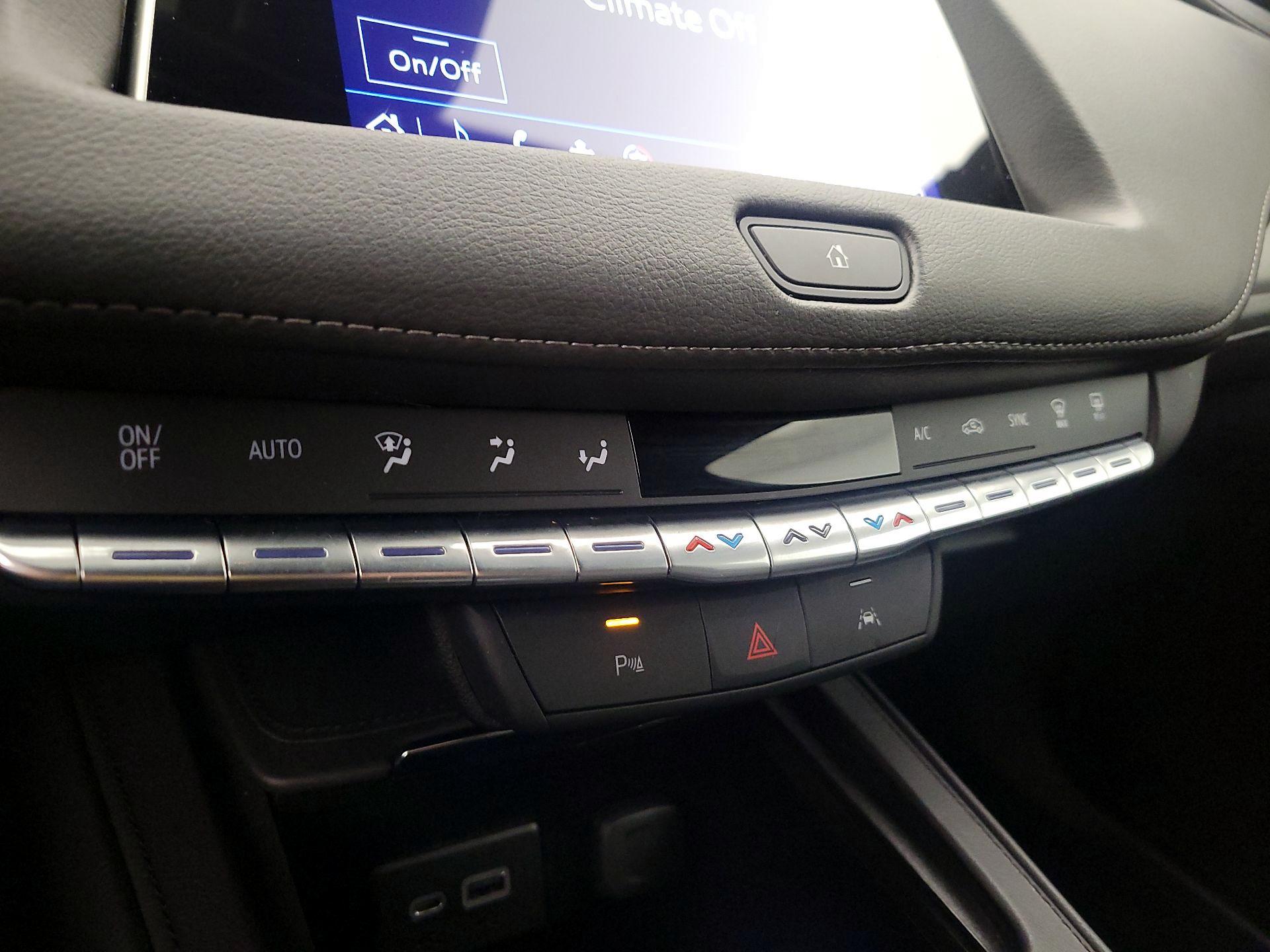 Thumbnail: 2023 Cadillac XT4 - 16