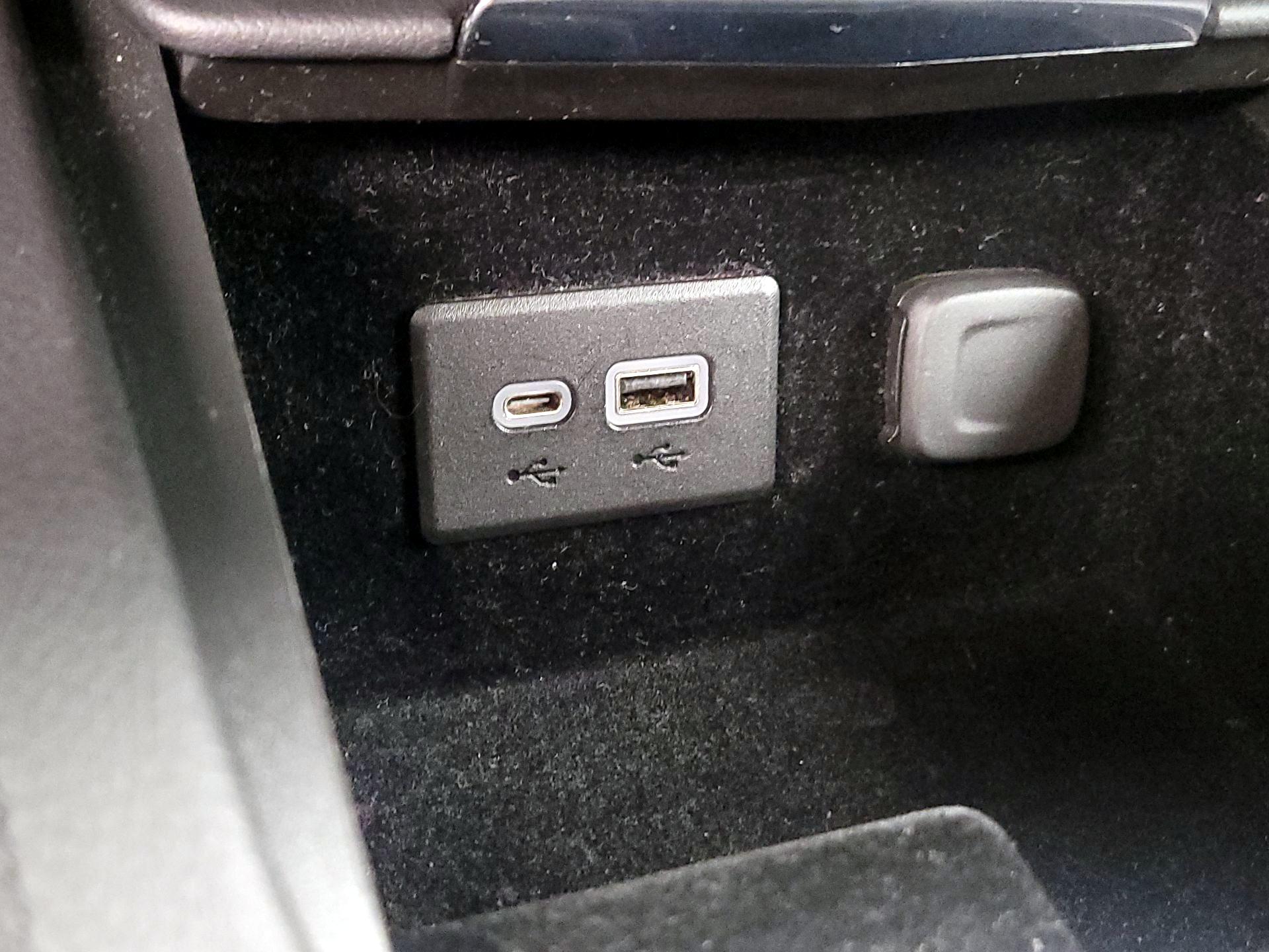 Thumbnail: 2023 Cadillac XT4 - 18