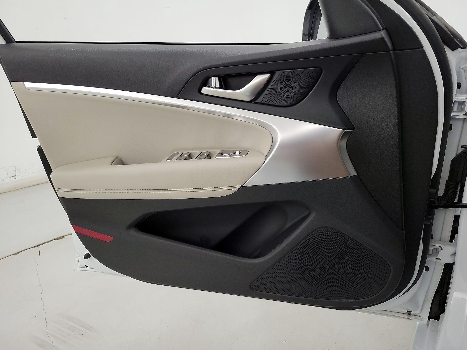 Thumbnail: 2025 Genesis G70 - 12