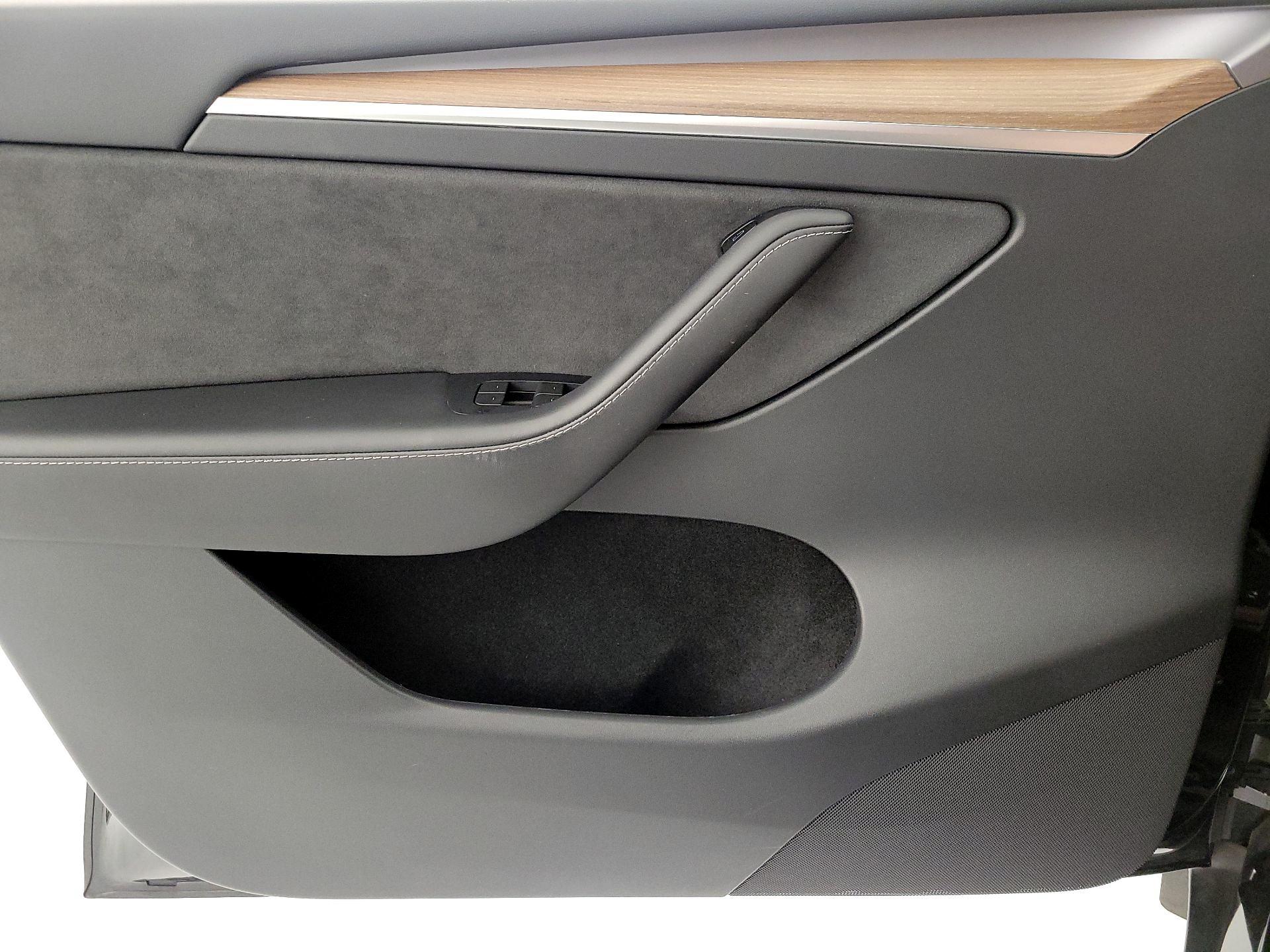 Thumbnail: 2023 Tesla Model Y - 12