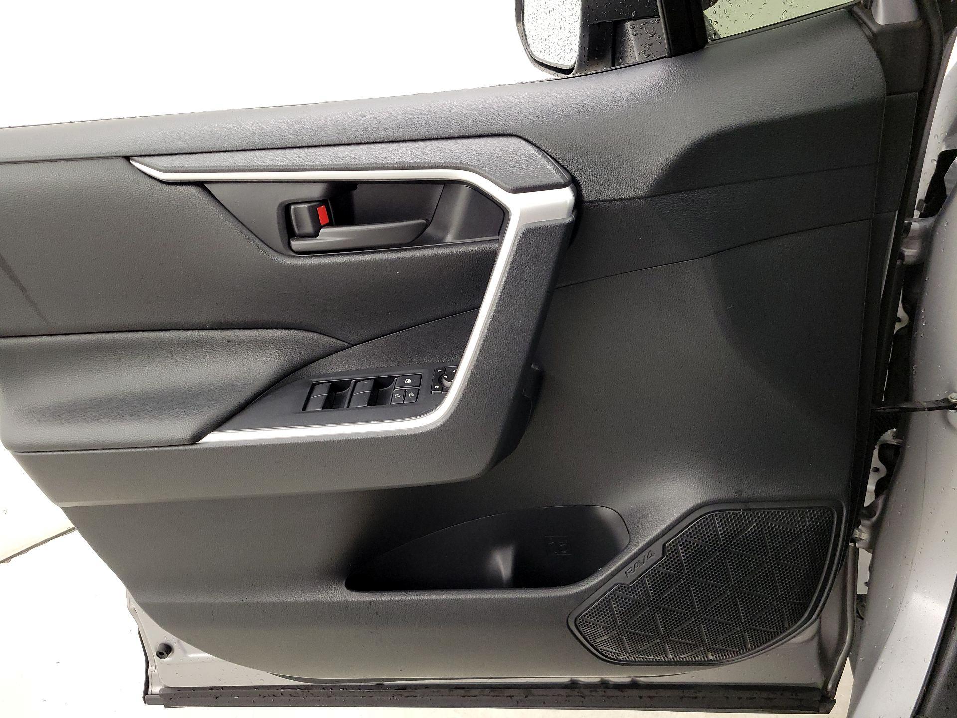 Thumbnail: 2019 Toyota RAV4 - 12