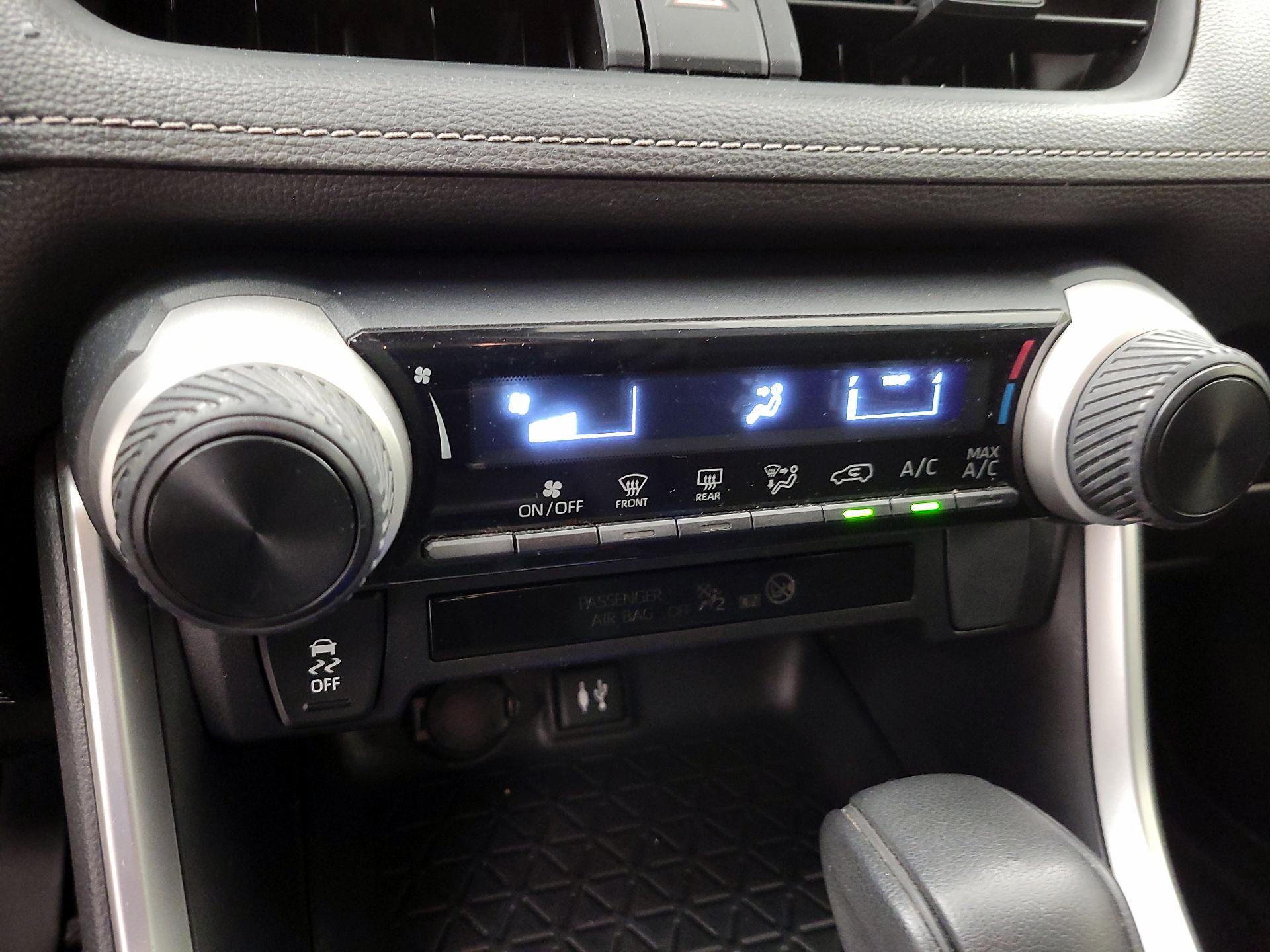 Thumbnail: 2019 Toyota RAV4 - 17