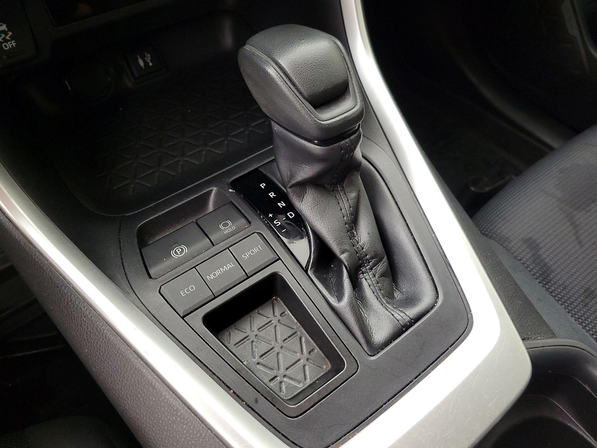 Thumbnail: 2019 Toyota RAV4 - 18