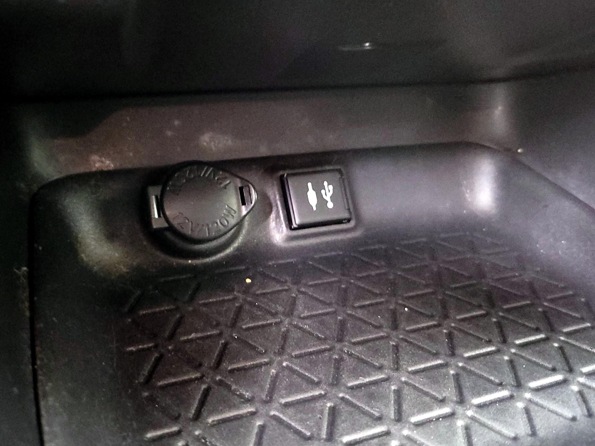 Thumbnail: 2019 Toyota RAV4 - 19