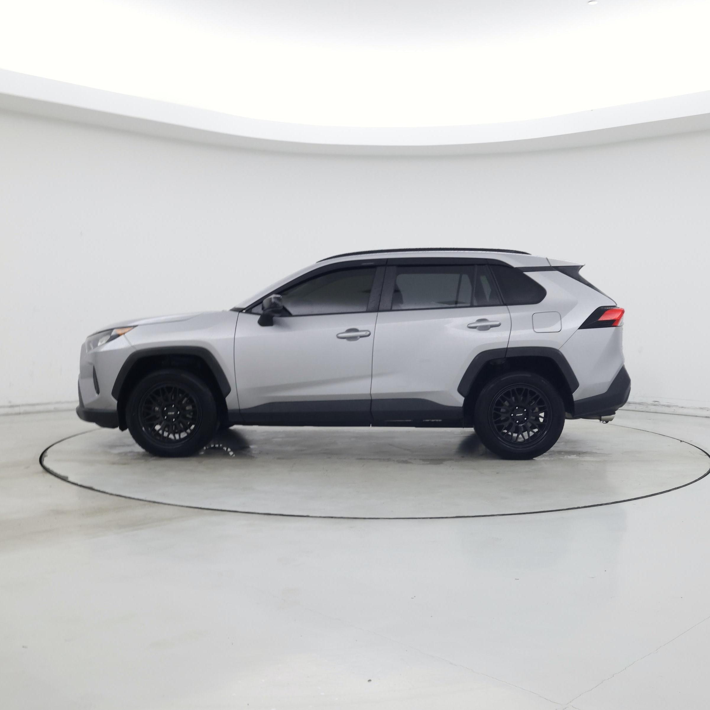 Thumbnail: 2019 Toyota RAV4 - 3