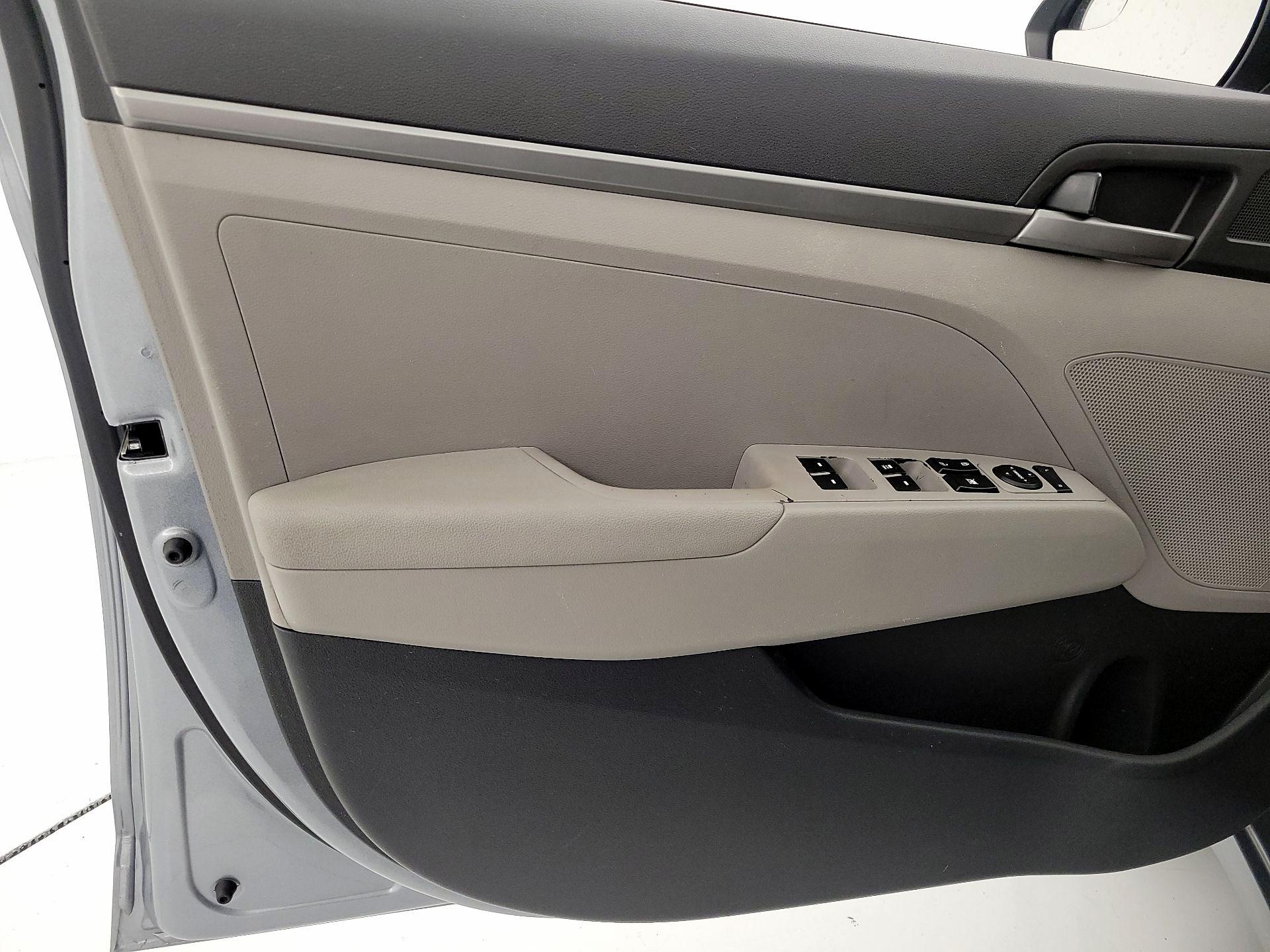 Thumbnail: 2017 Hyundai Elantra - 12